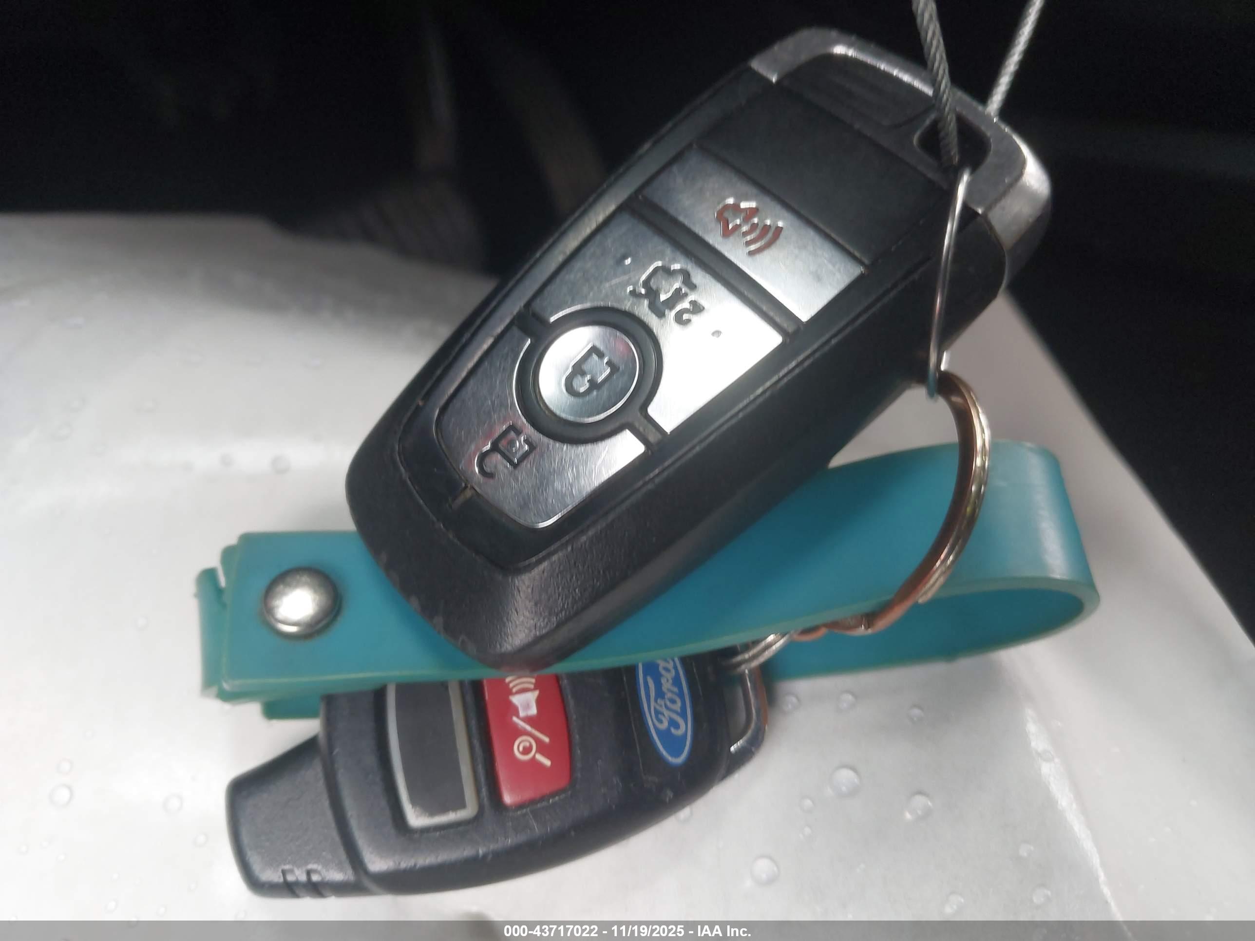 FORD FUSION image 11