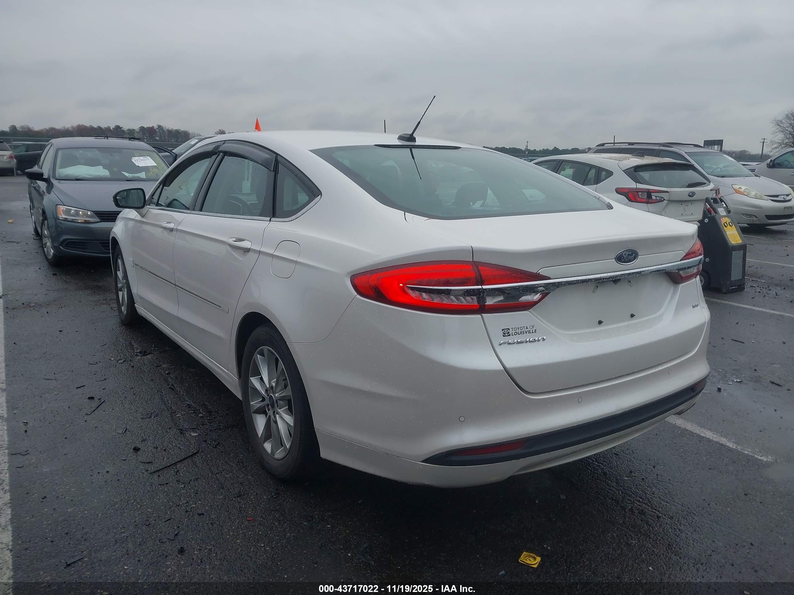 FORD FUSION image 3