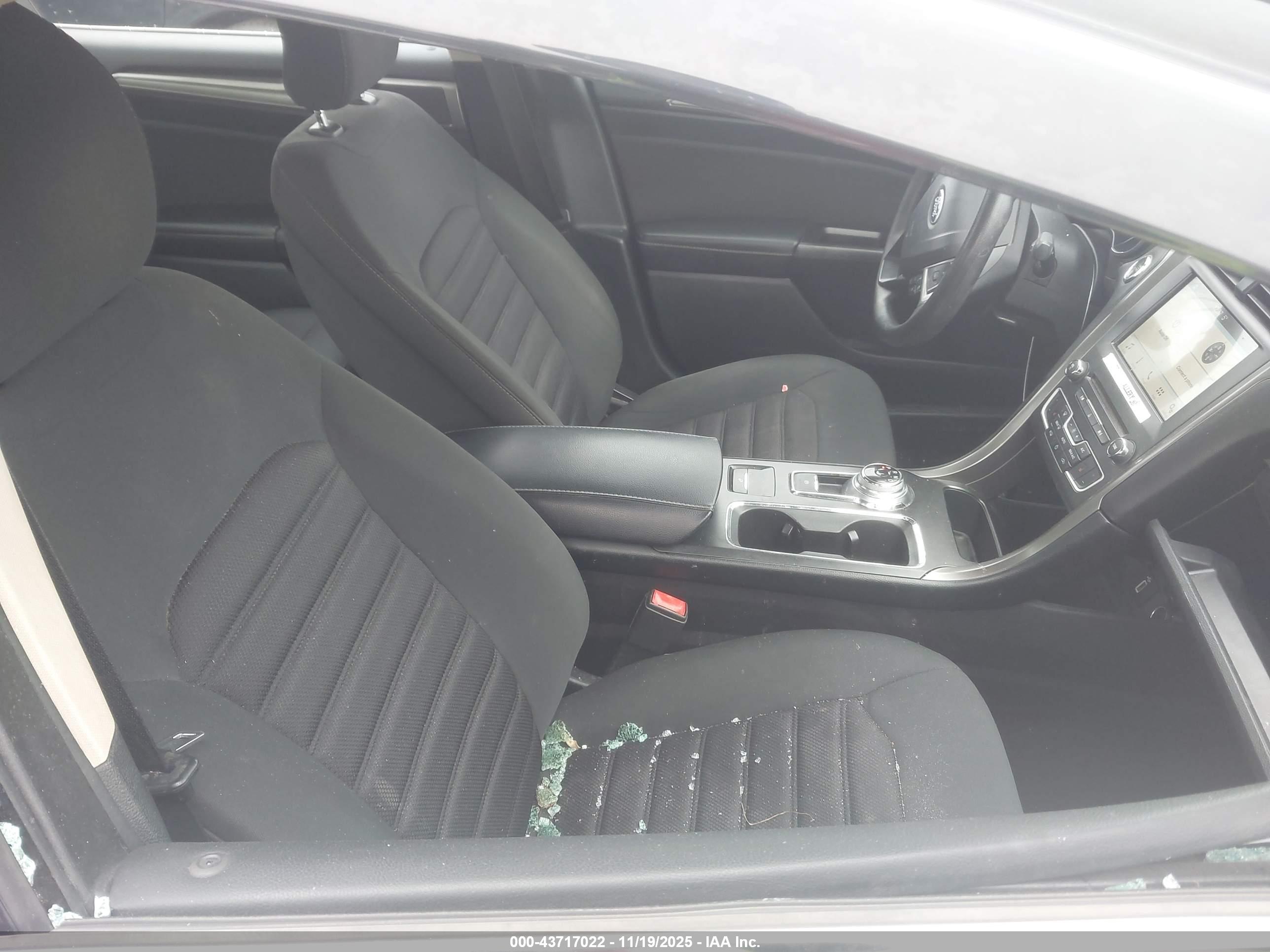 FORD FUSION image 5