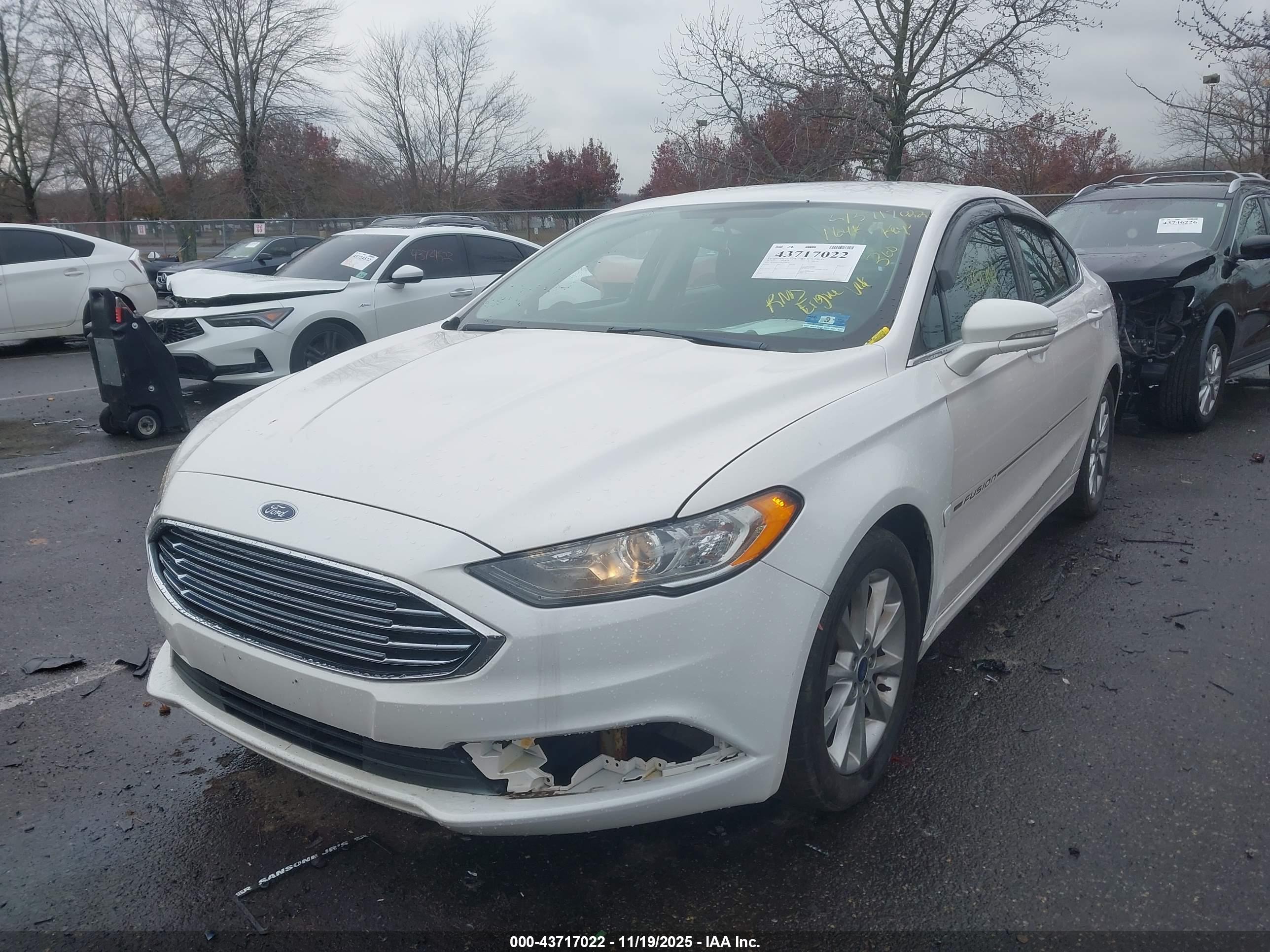 FORD FUSION image 6