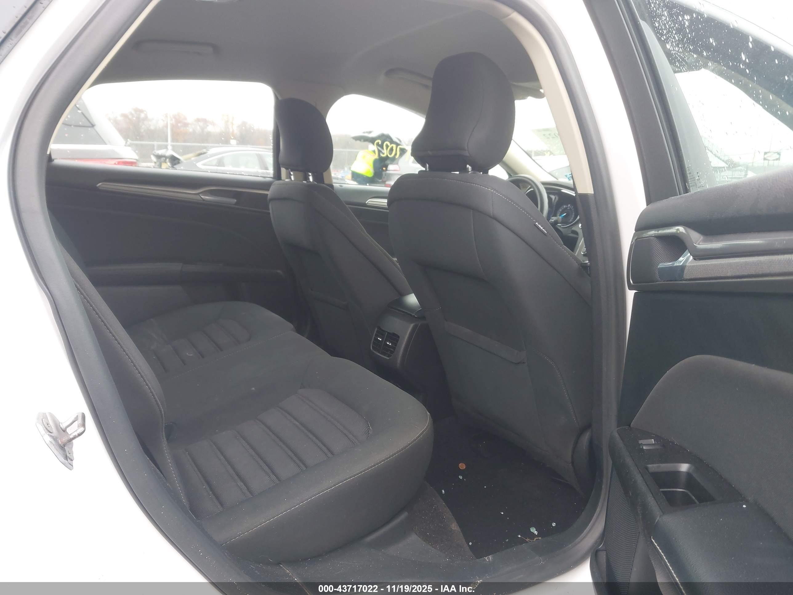 FORD FUSION image 8
