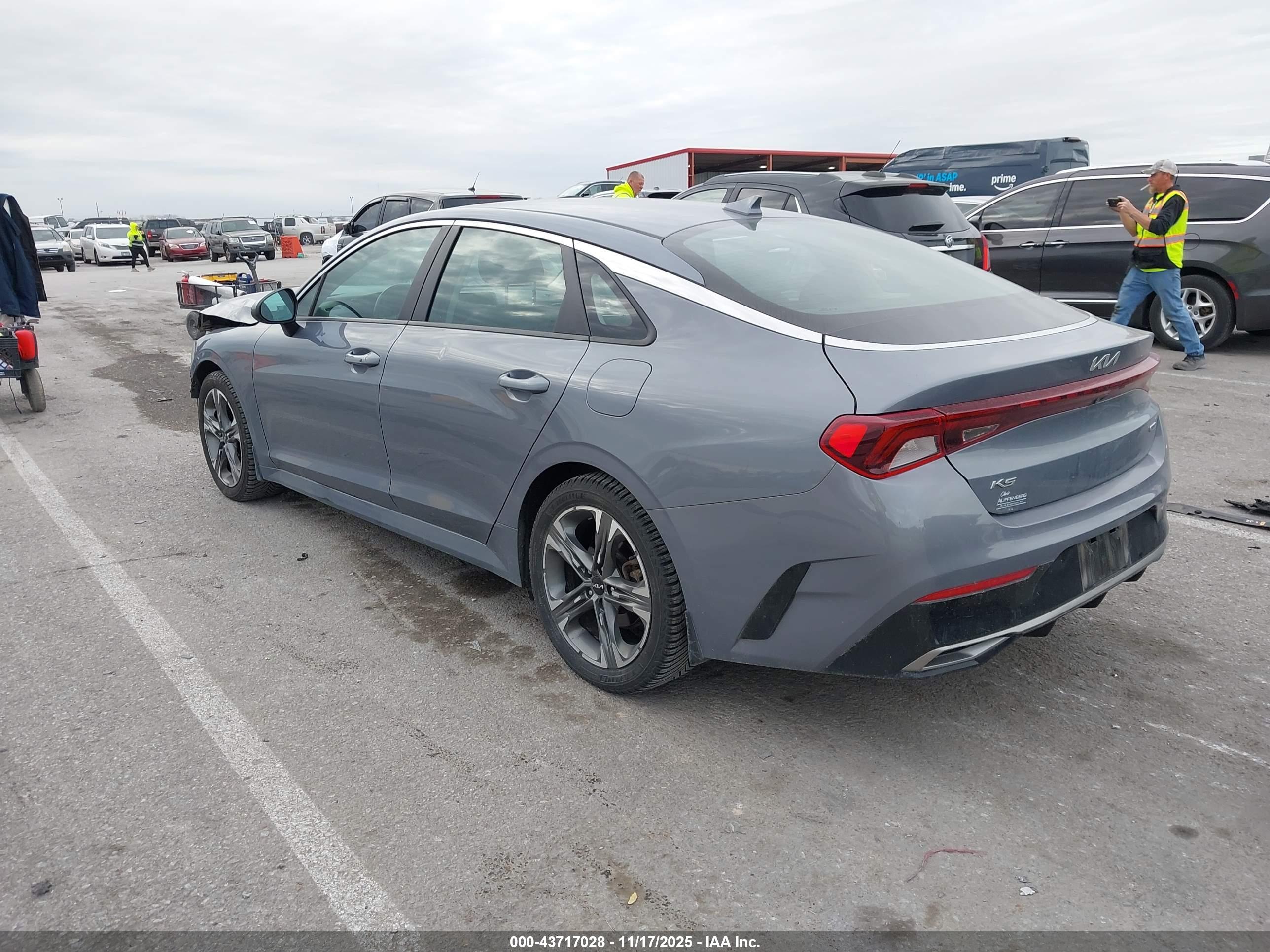 KIA K5 image 3