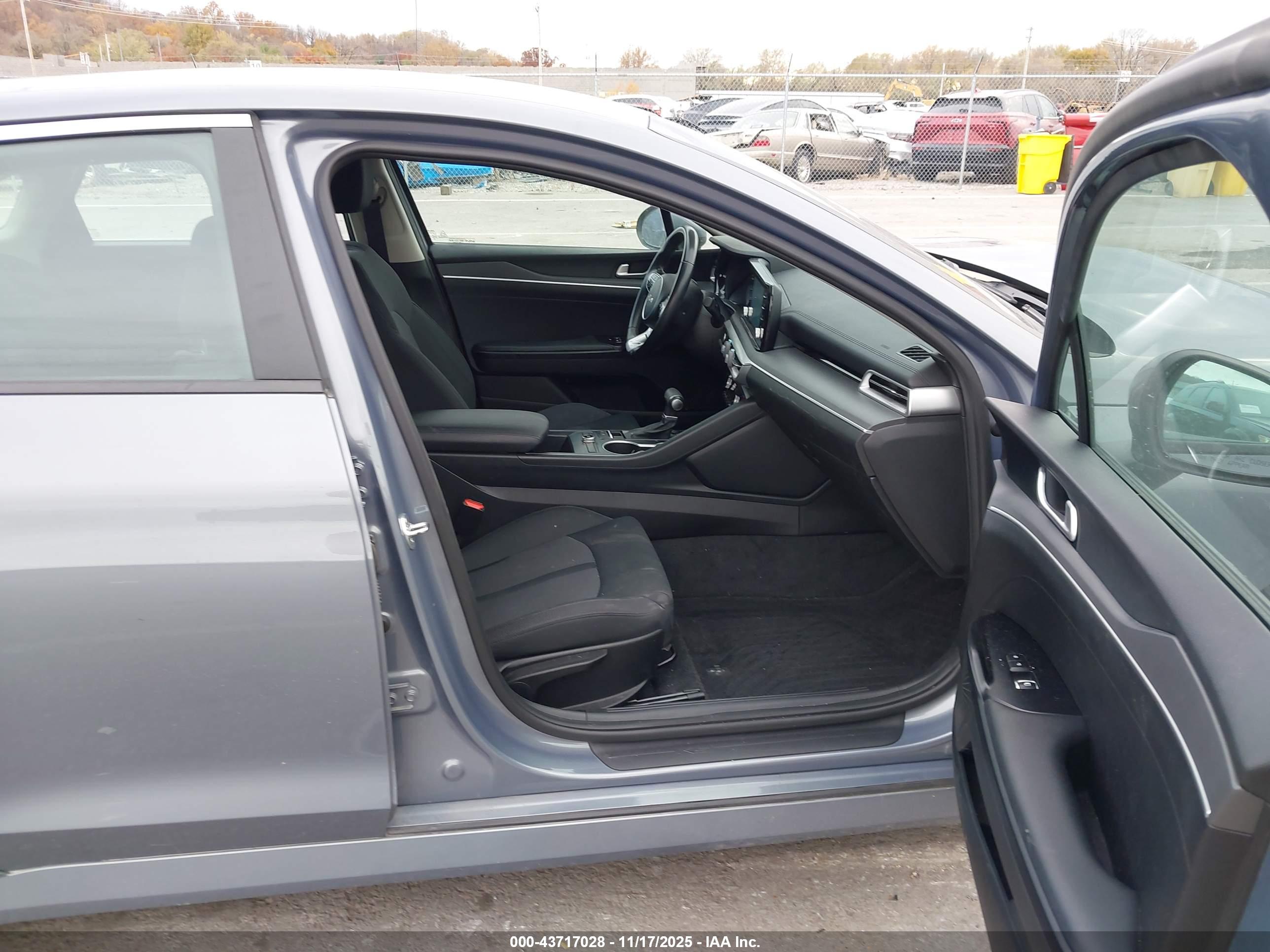 KIA K5 image 5