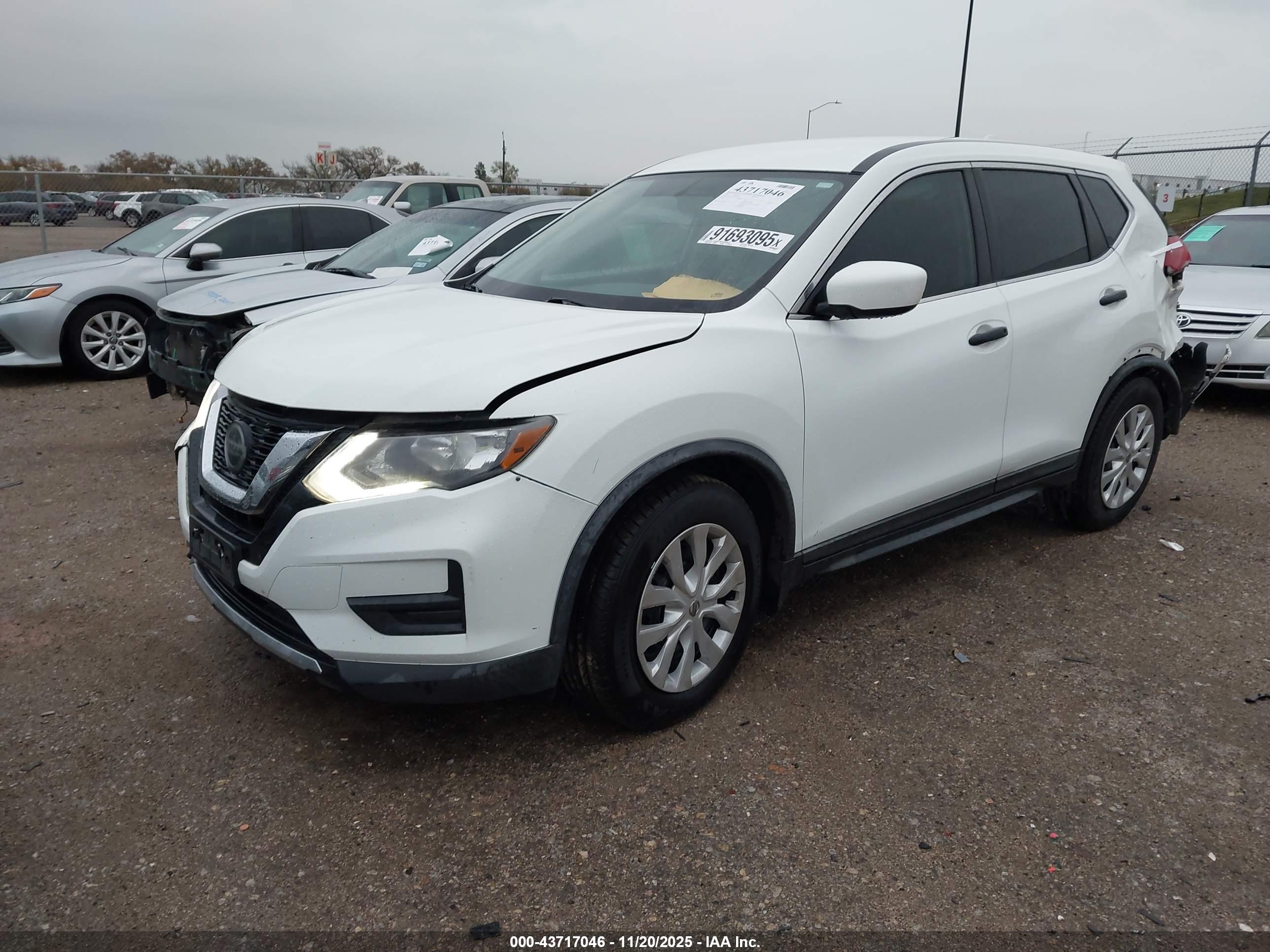 NISSAN ROGUE image 2