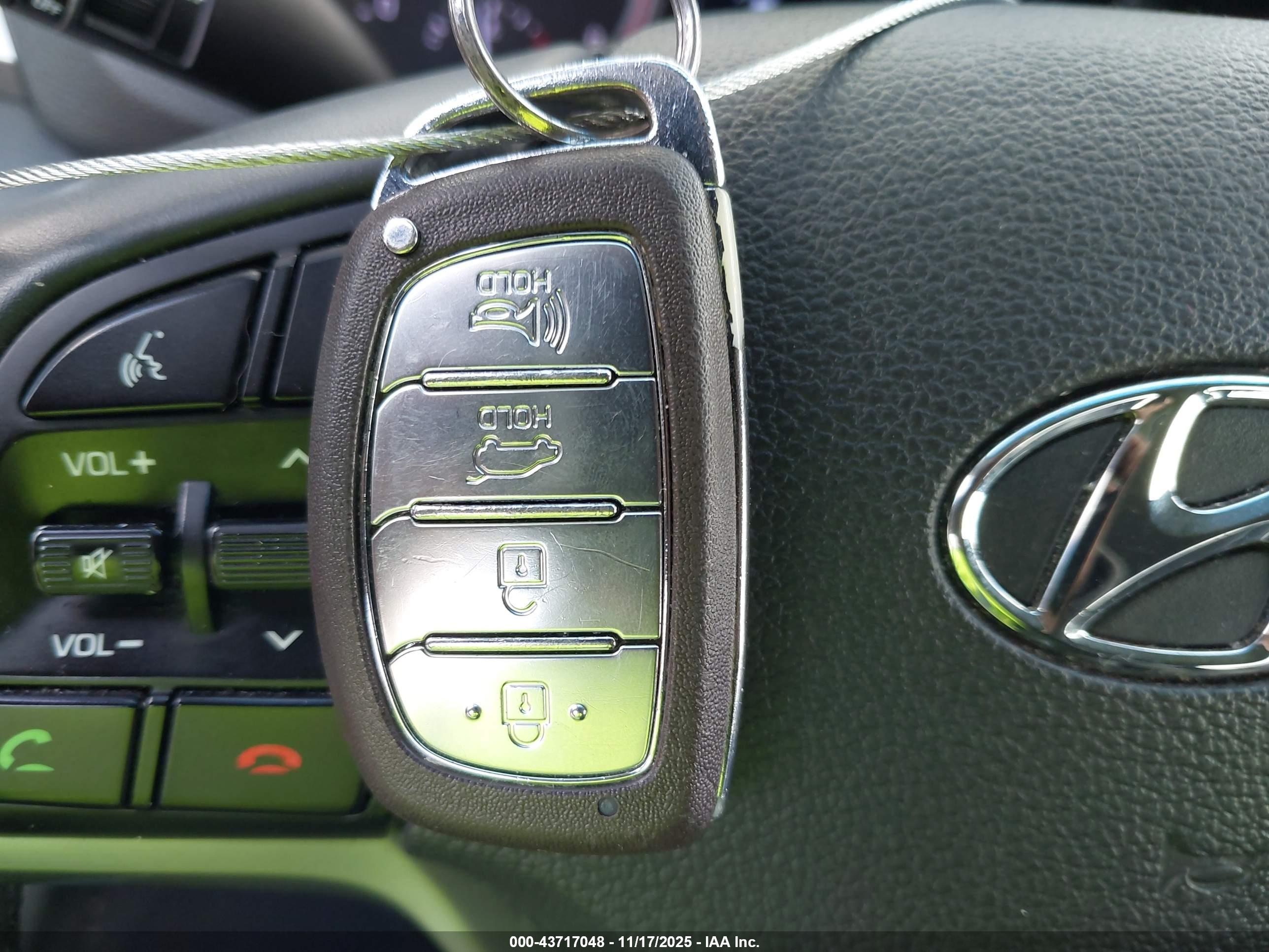 HYUNDAI TUCSON image 11