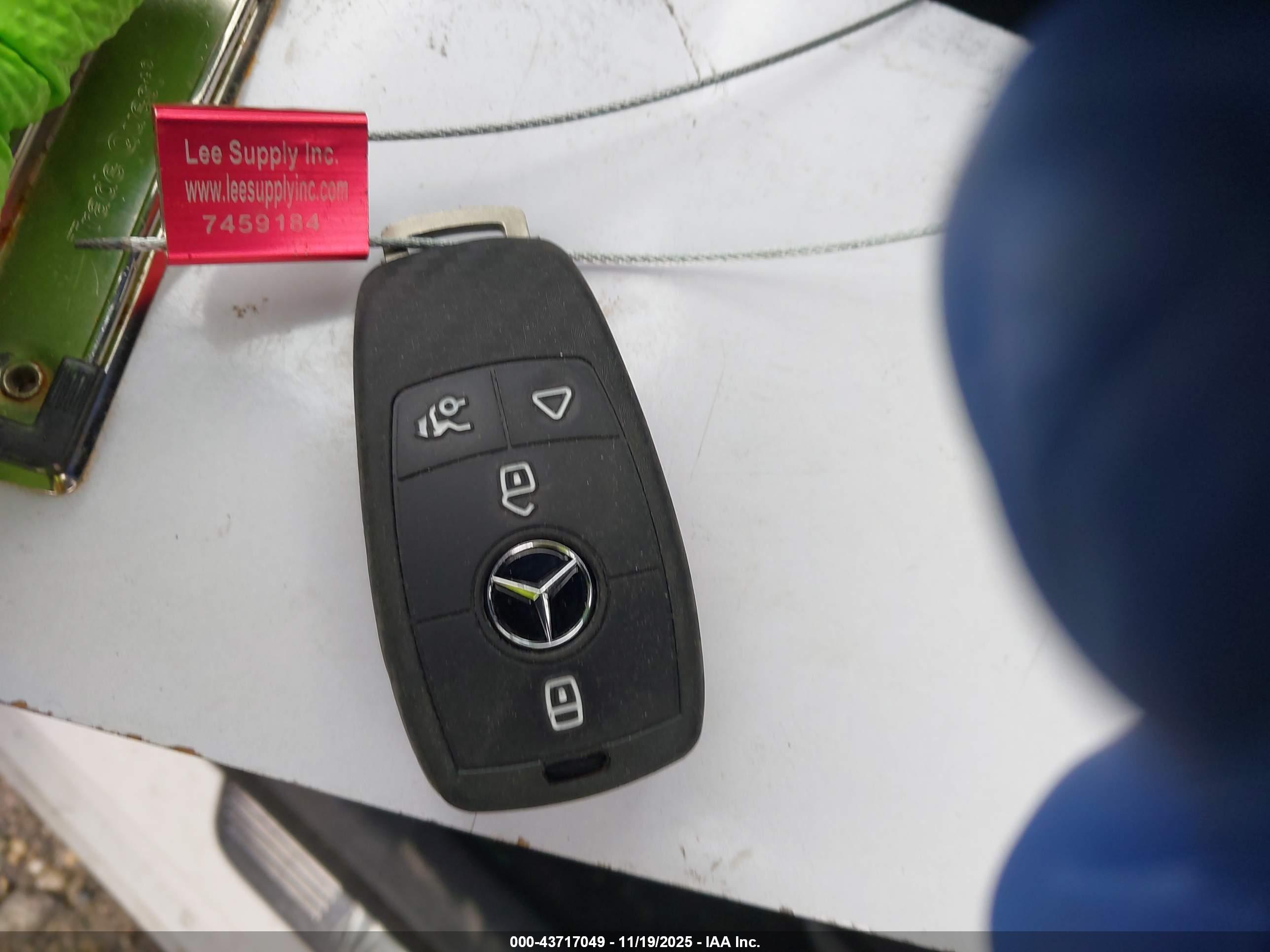 MERCEDES-BENZ E image 11