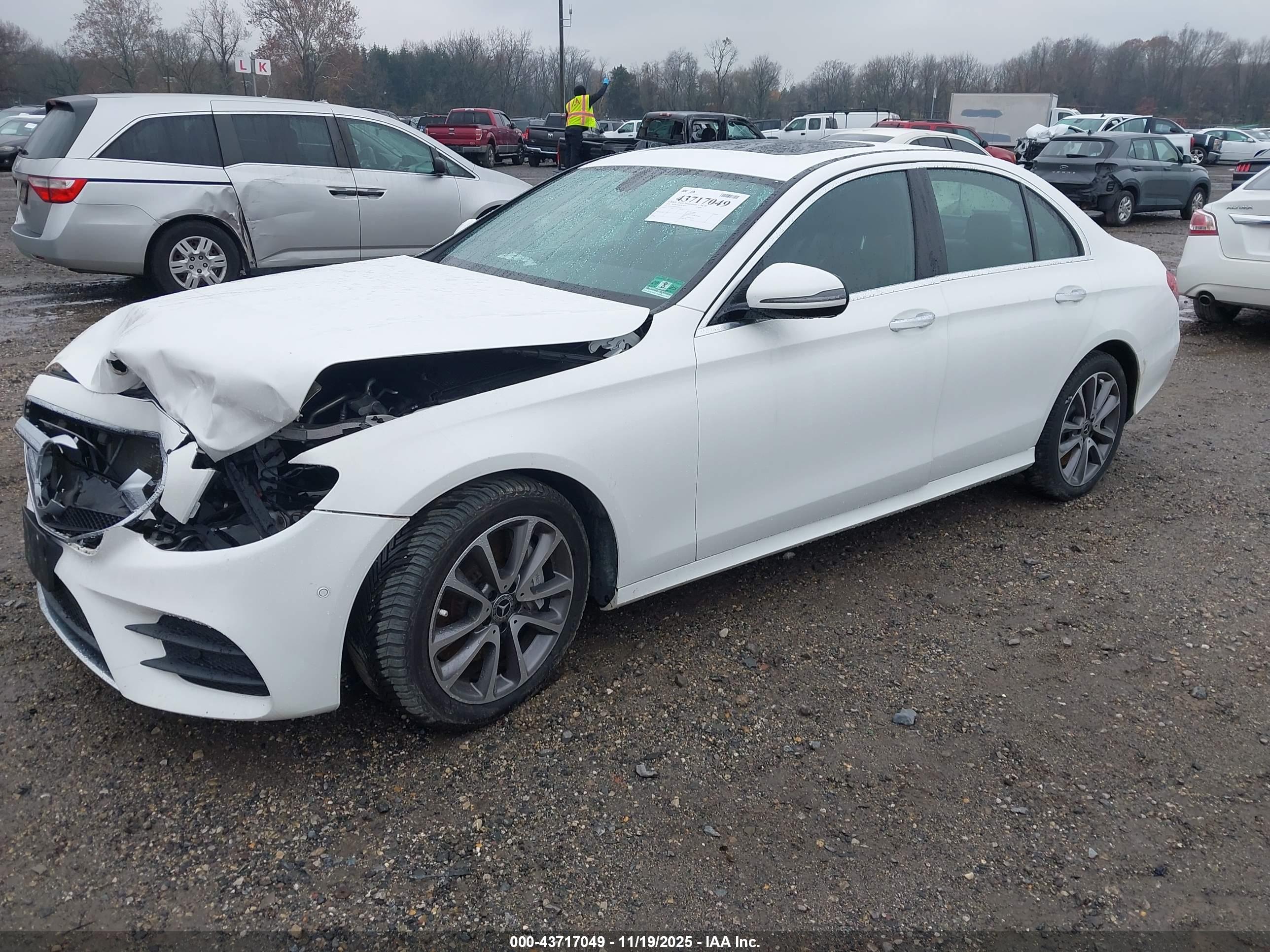 MERCEDES-BENZ E image 2