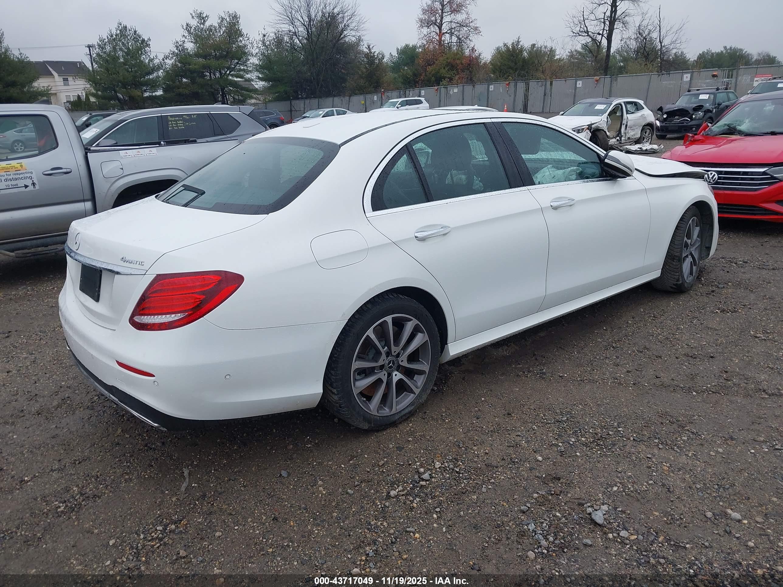 MERCEDES-BENZ E image 4