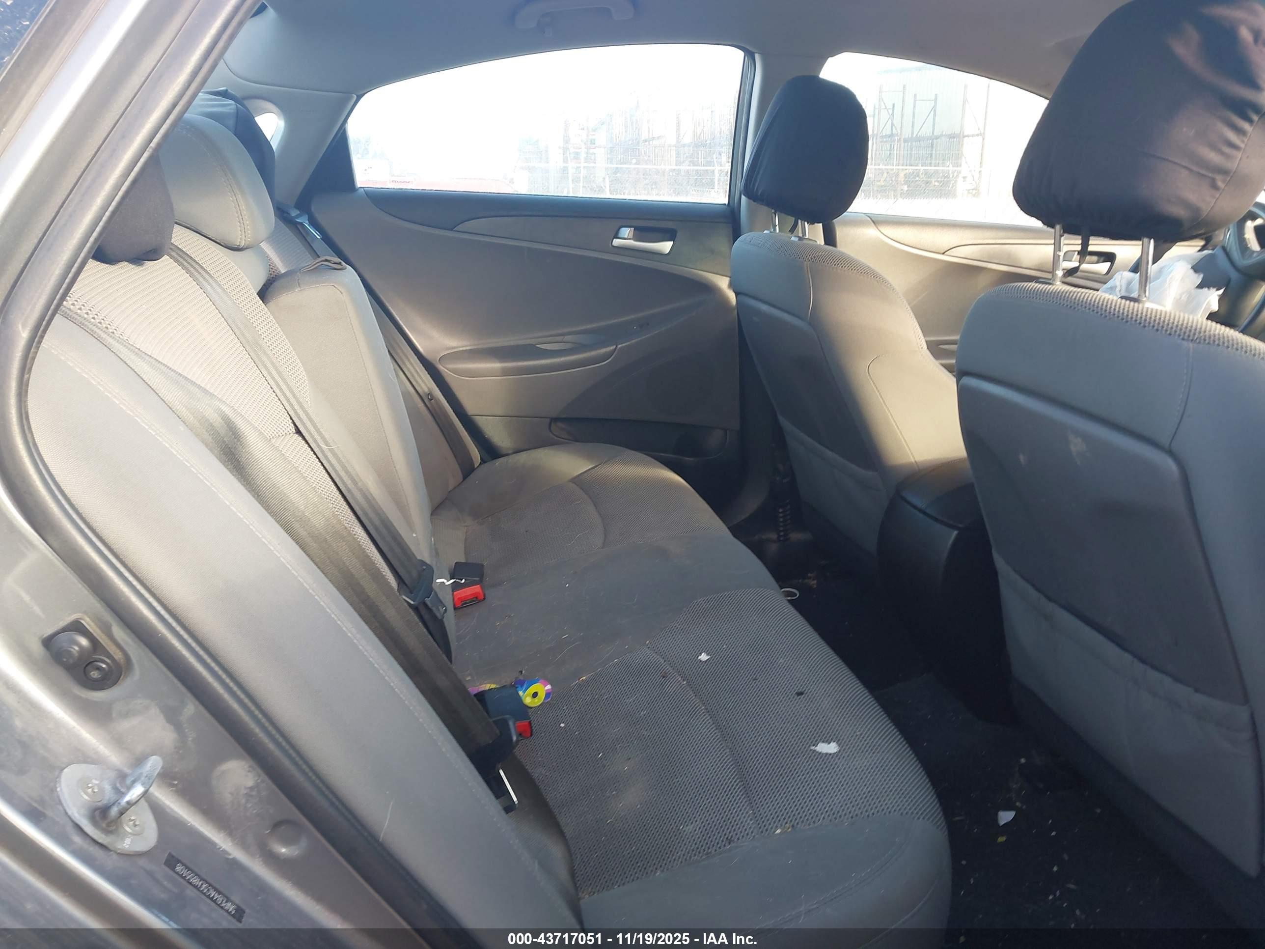 HYUNDAI SONATA image 8