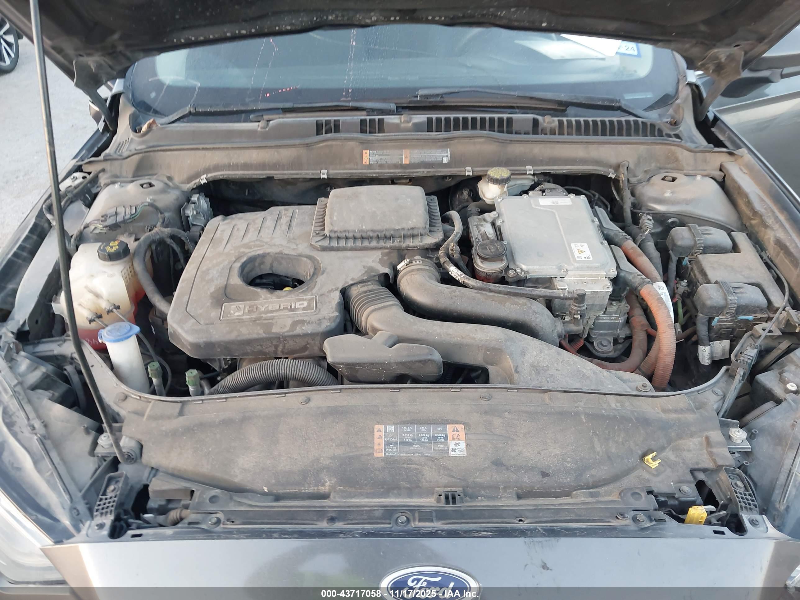 FORD FUSION image 10