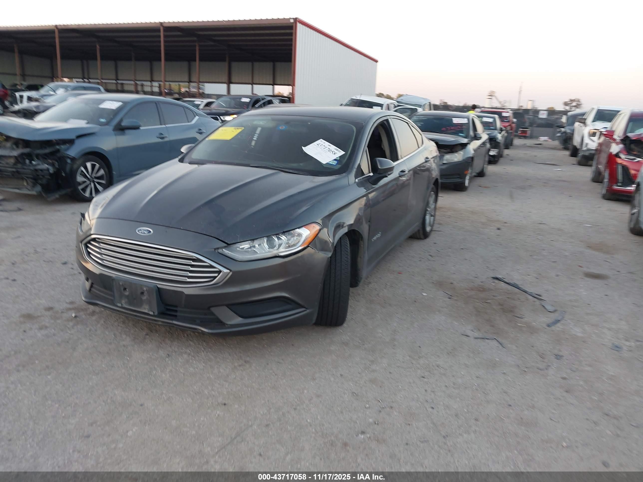 FORD FUSION image 2