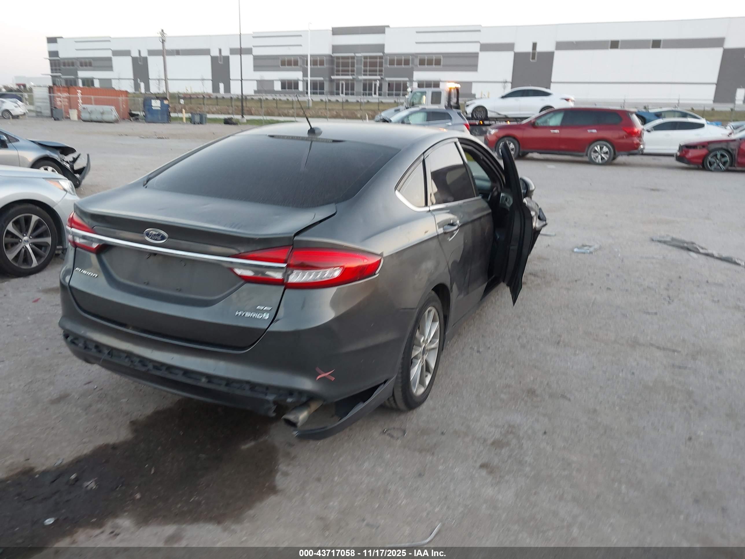 FORD FUSION image 4