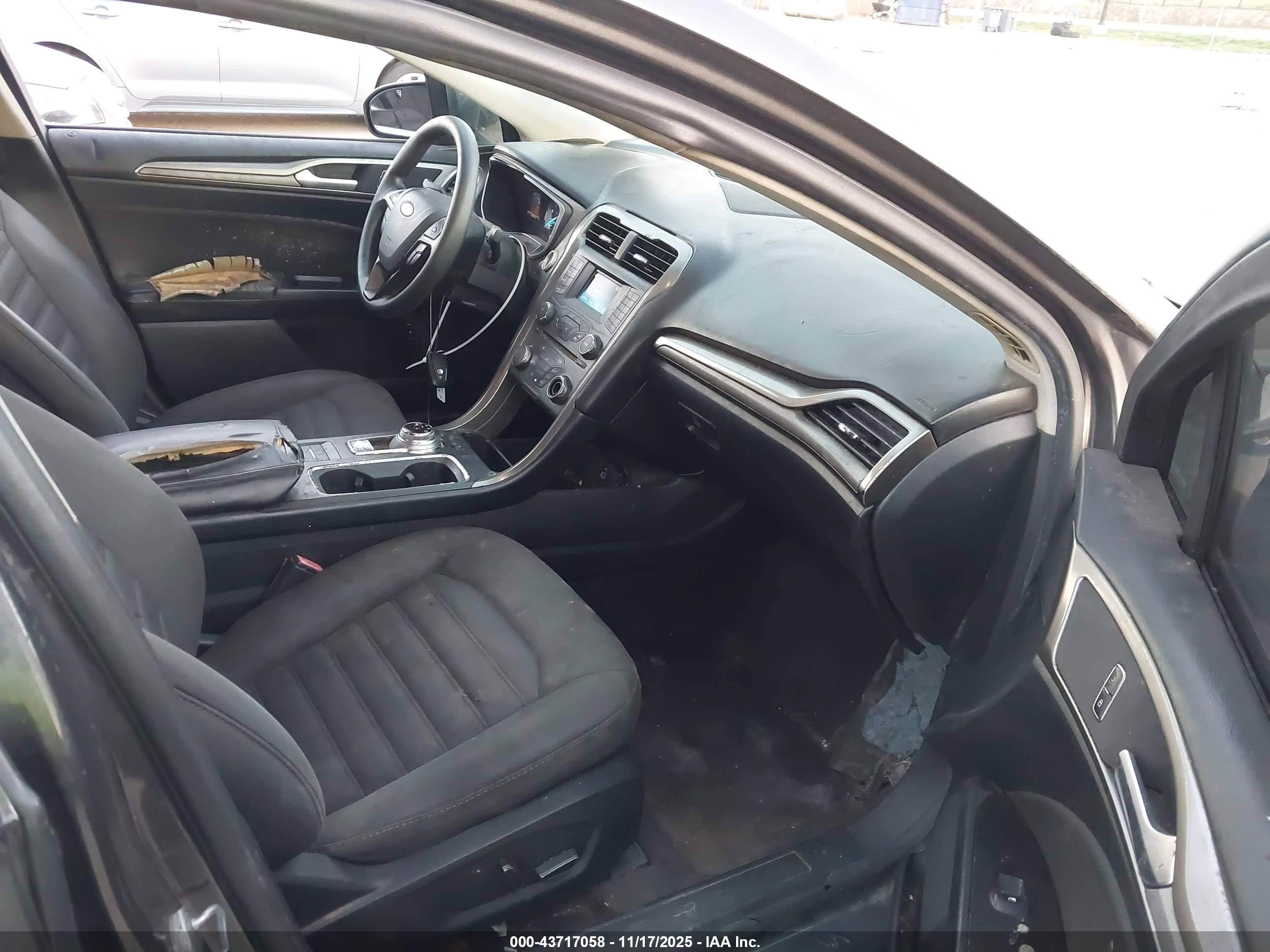 FORD FUSION image 5