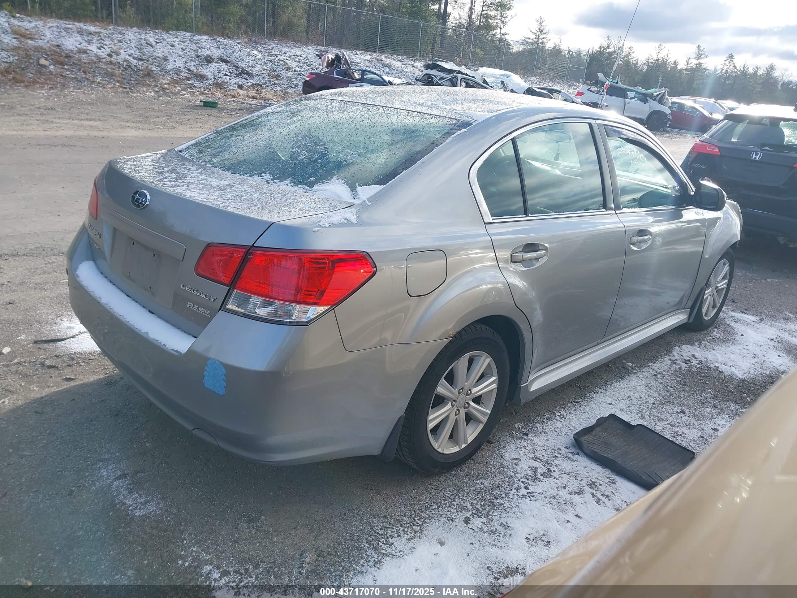SUBARU LEGACY image 4