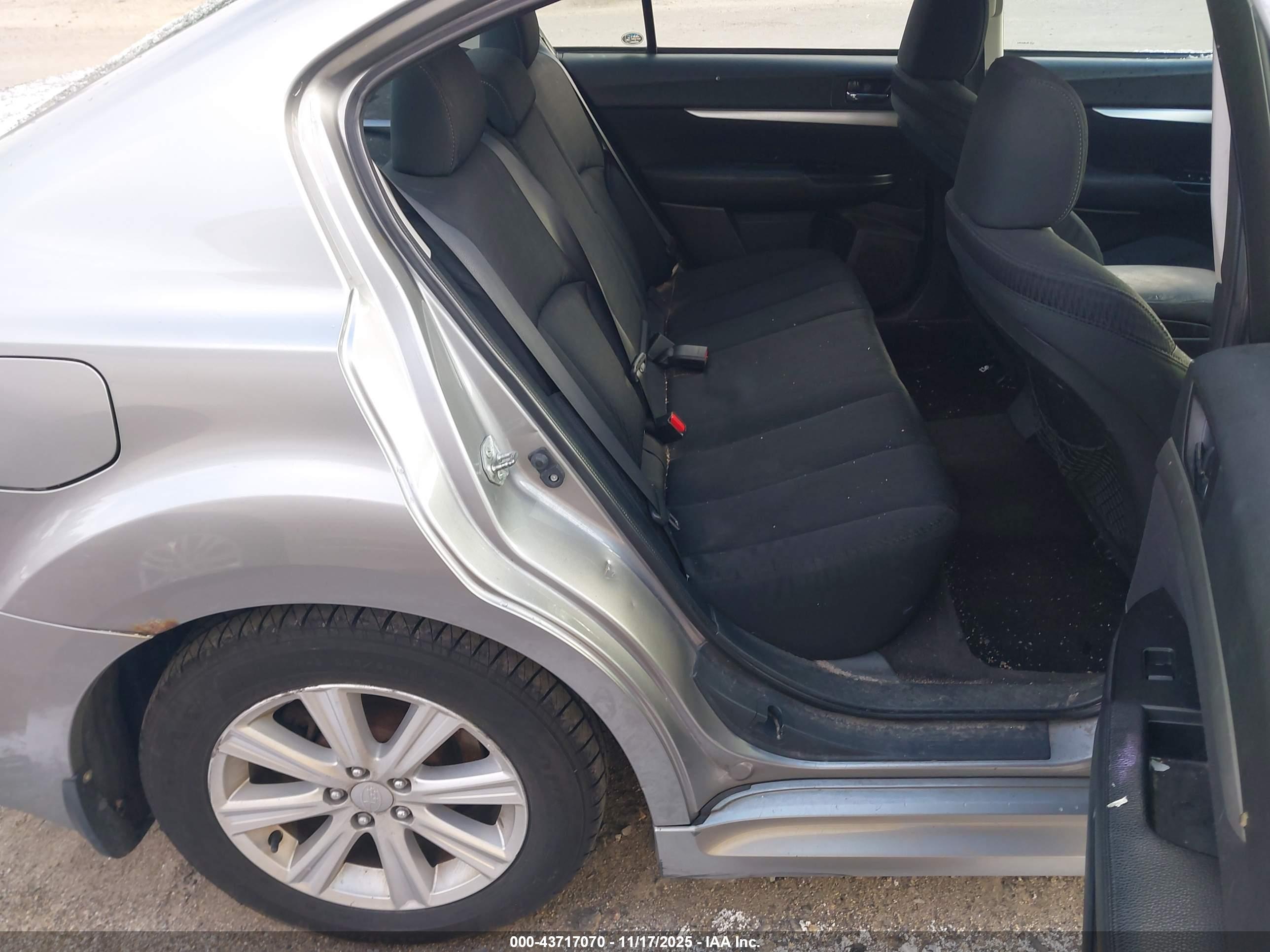 SUBARU LEGACY image 8