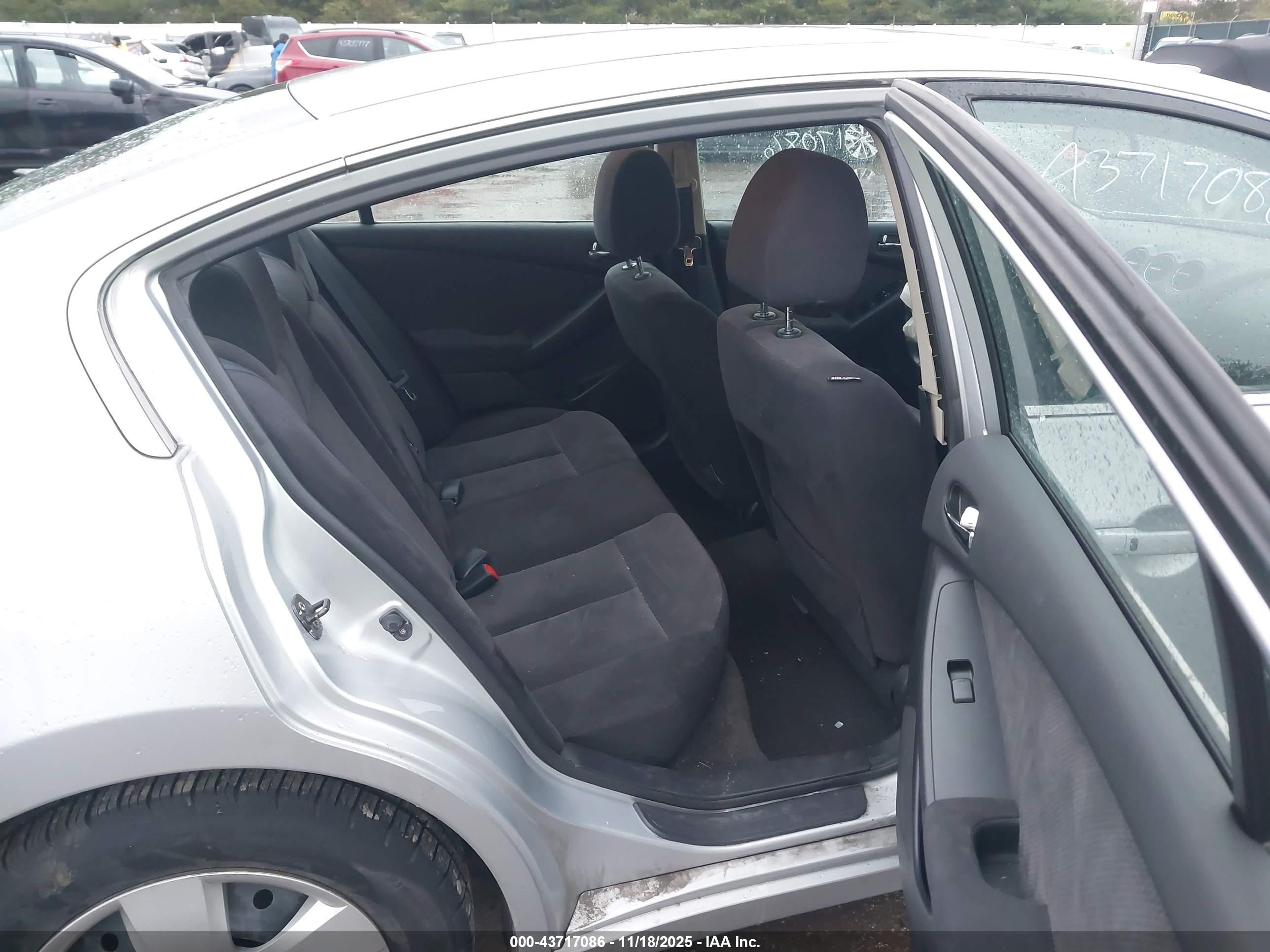 NISSAN ALTIMA image 8