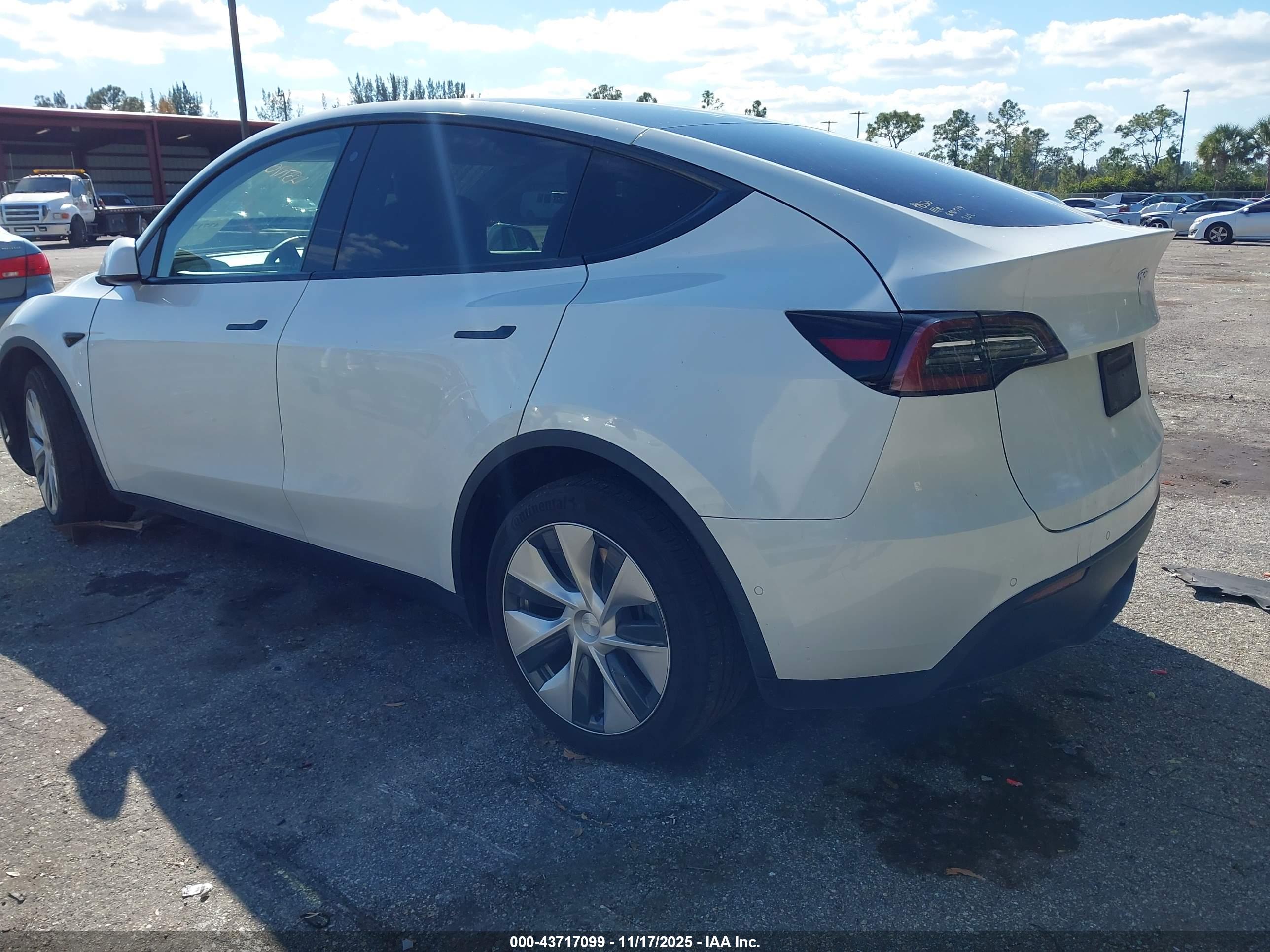 TESLA MODEL image 3
