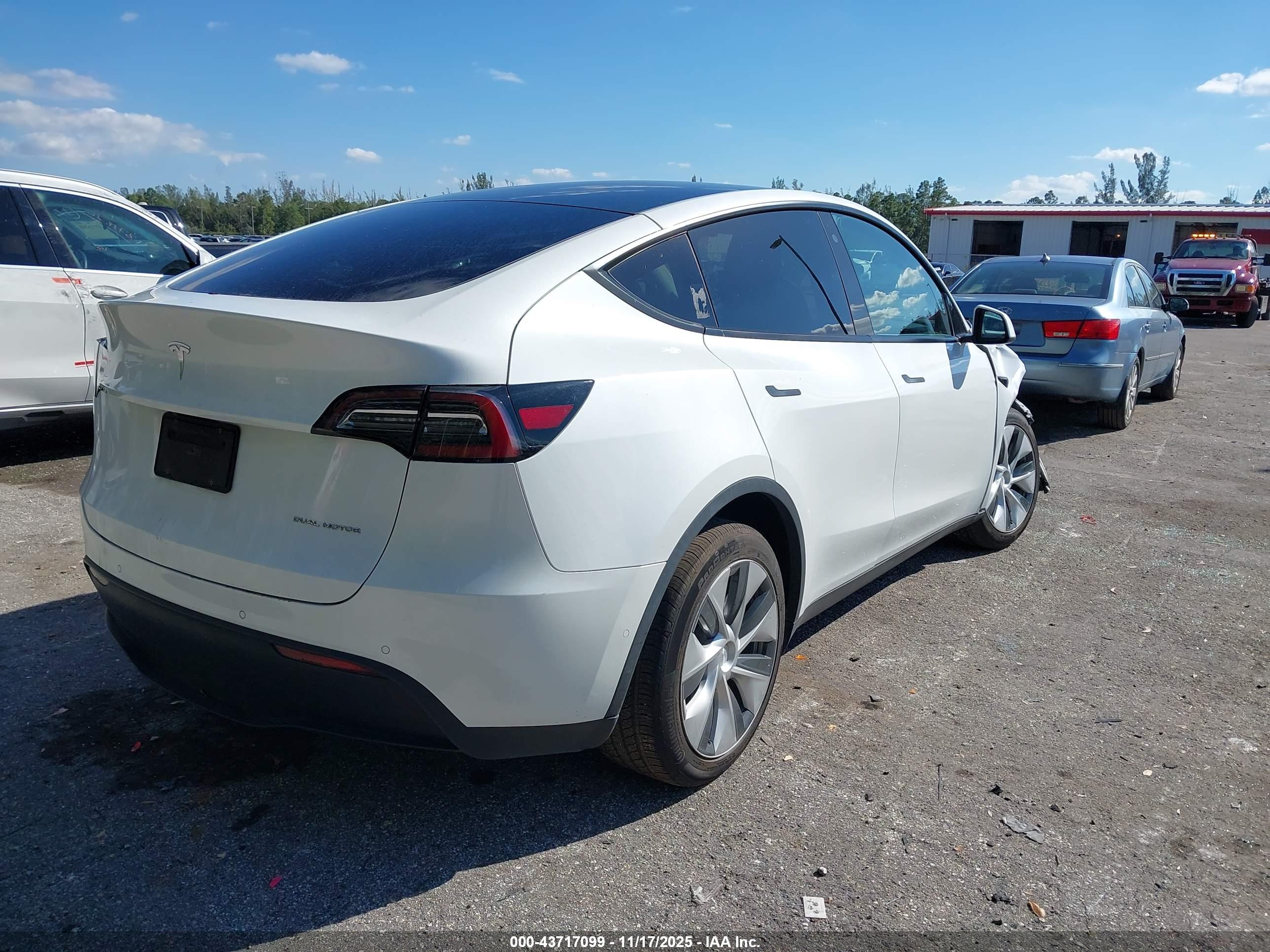TESLA MODEL image 4