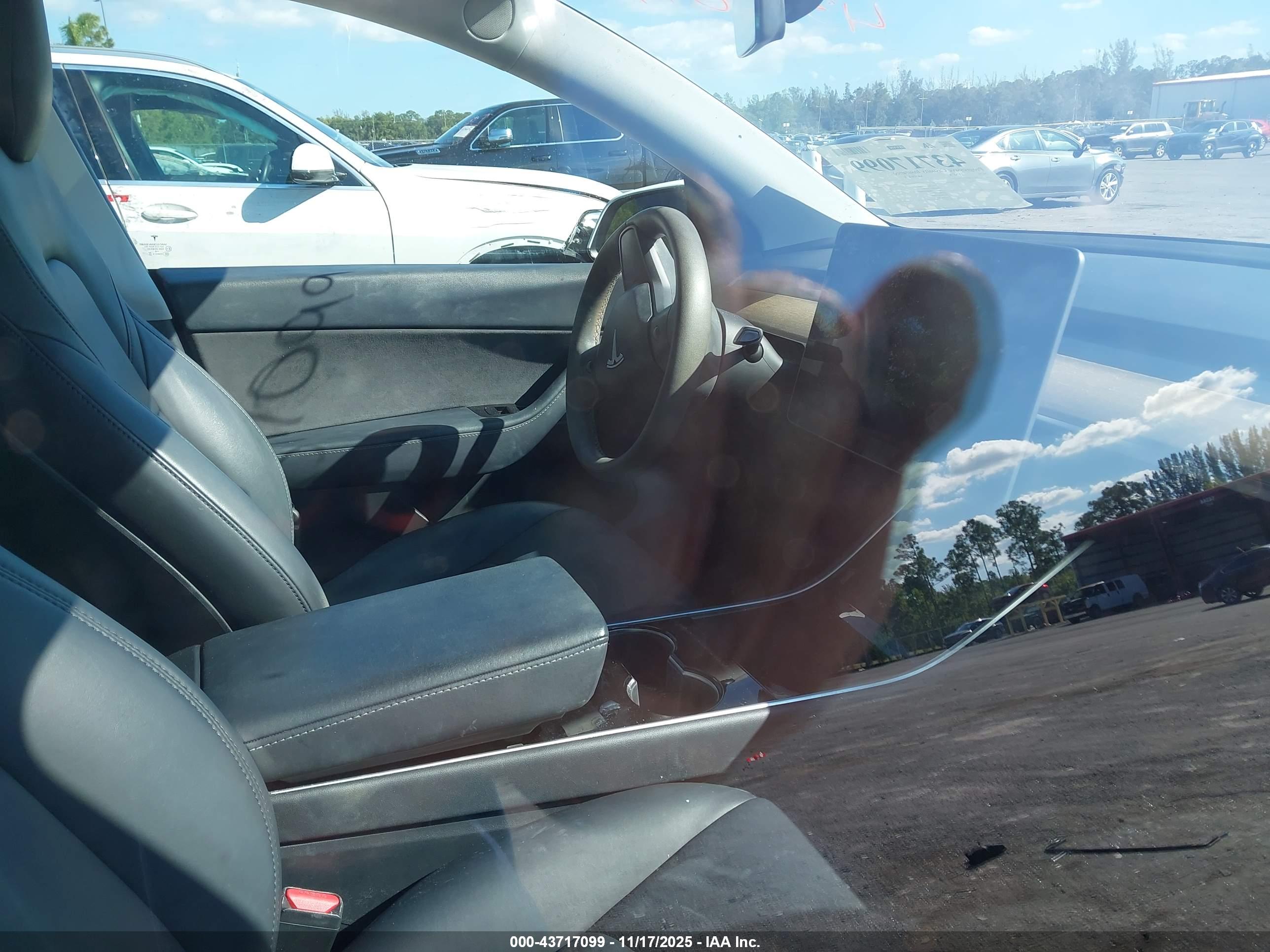 TESLA MODEL image 5