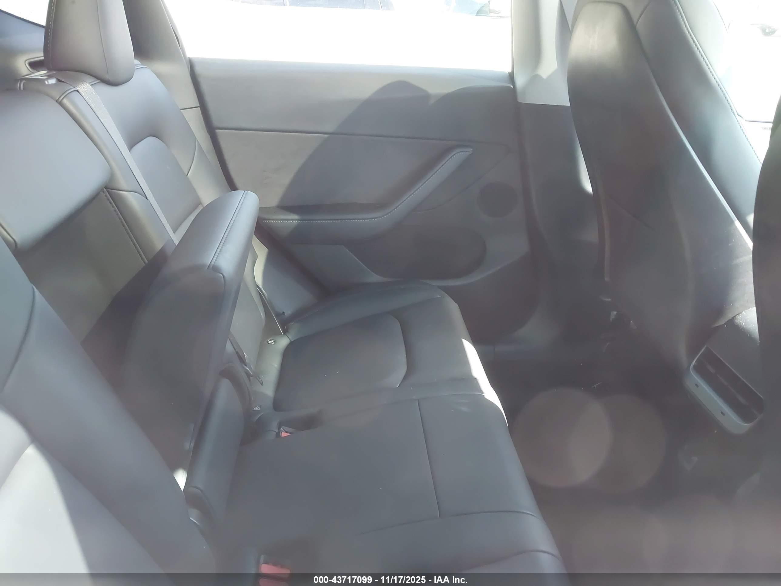 TESLA MODEL image 8