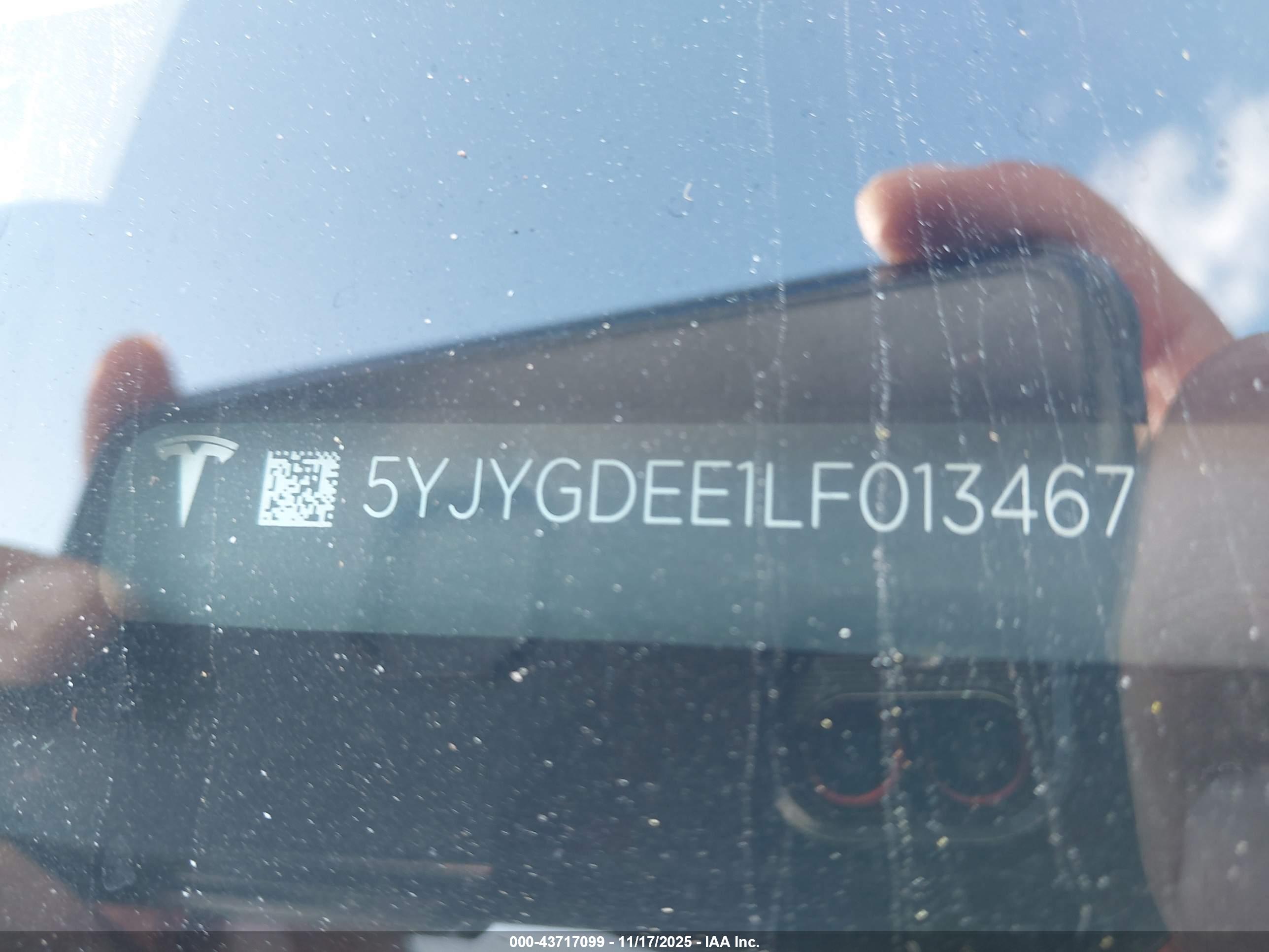 TESLA MODEL image 9