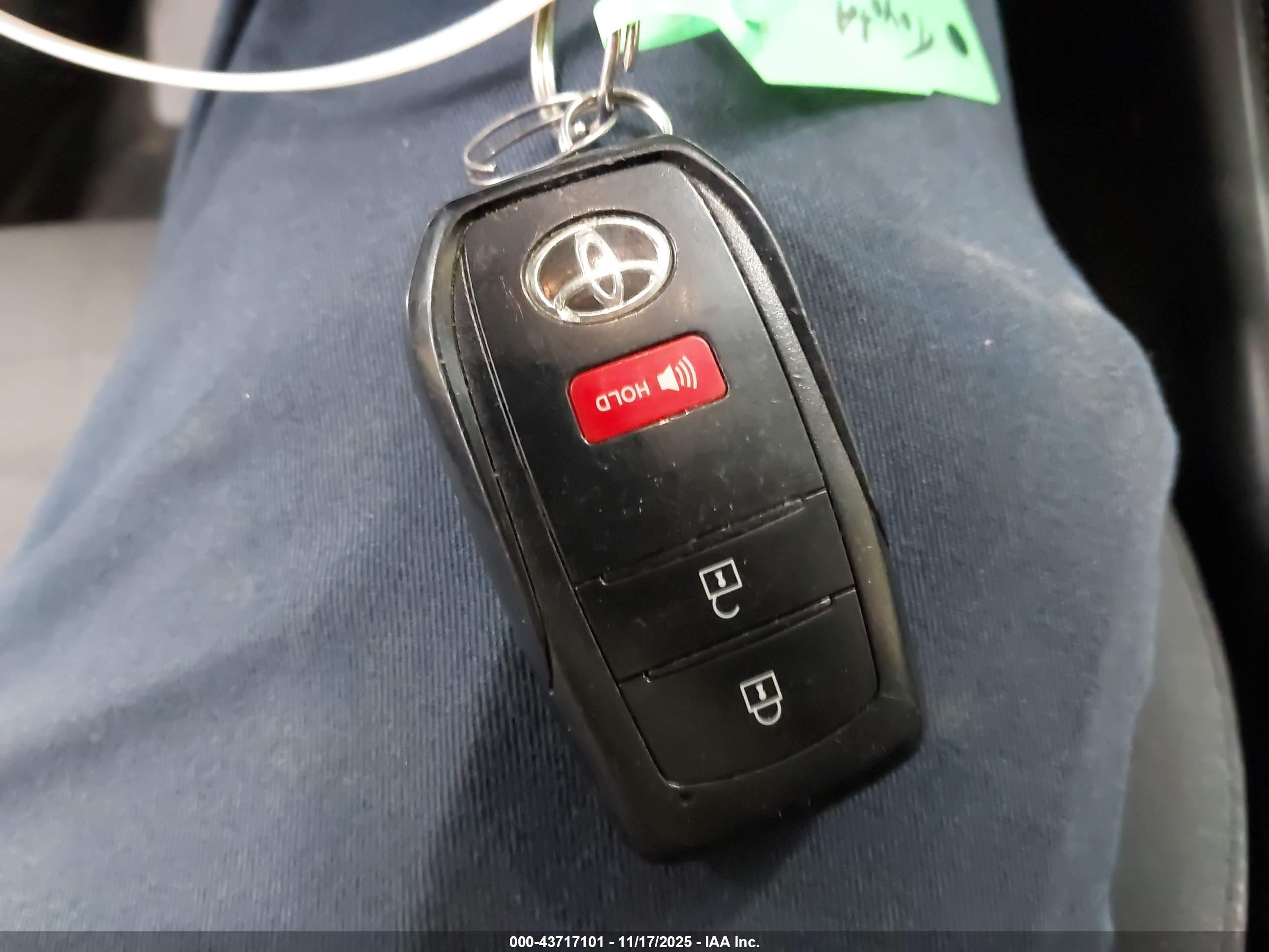 TOYOTA COROLLA image 11