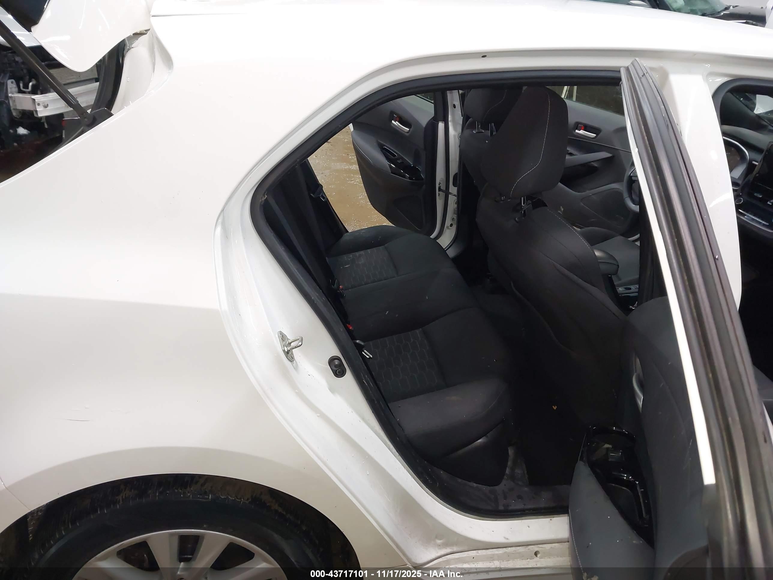 TOYOTA COROLLA image 8