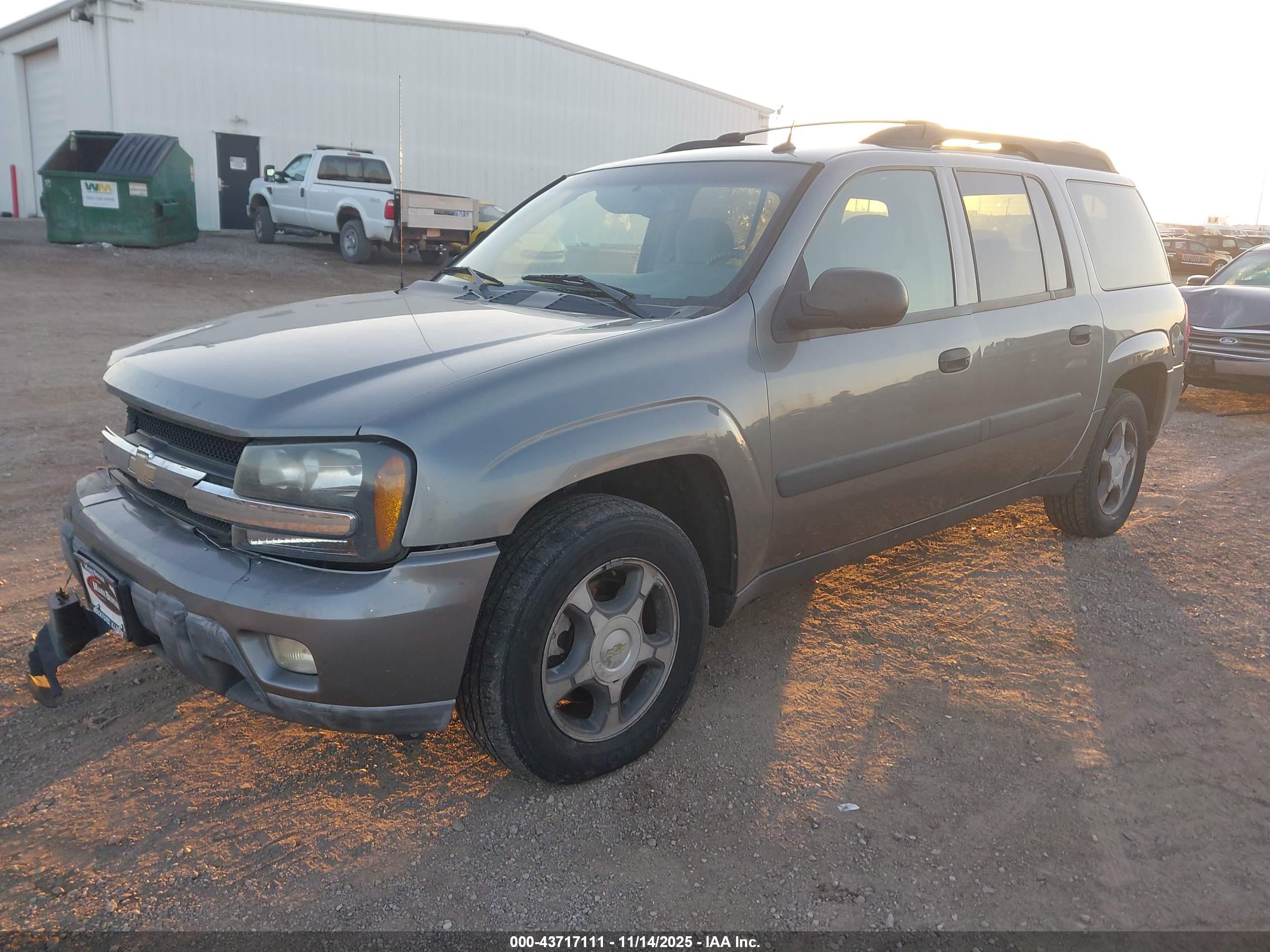 CHEVROLET TRAILBLAZER image 2