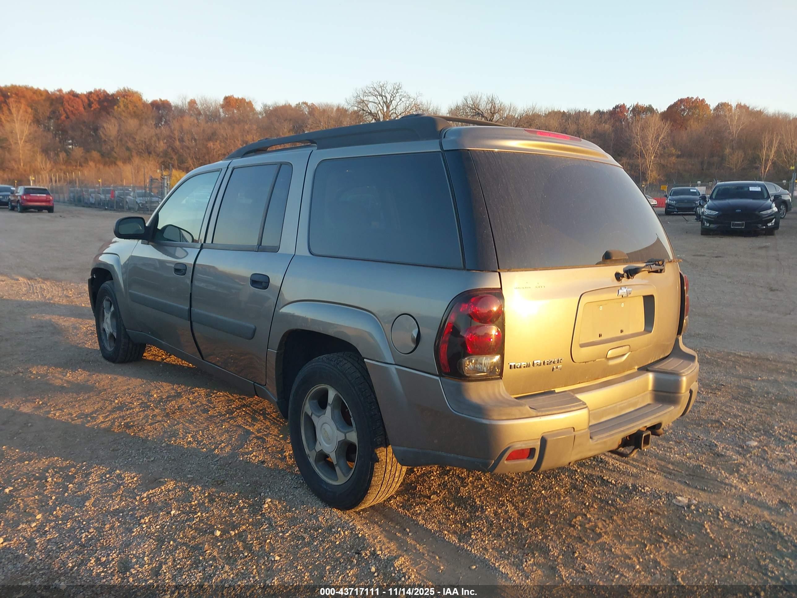 CHEVROLET TRAILBLAZER image 3