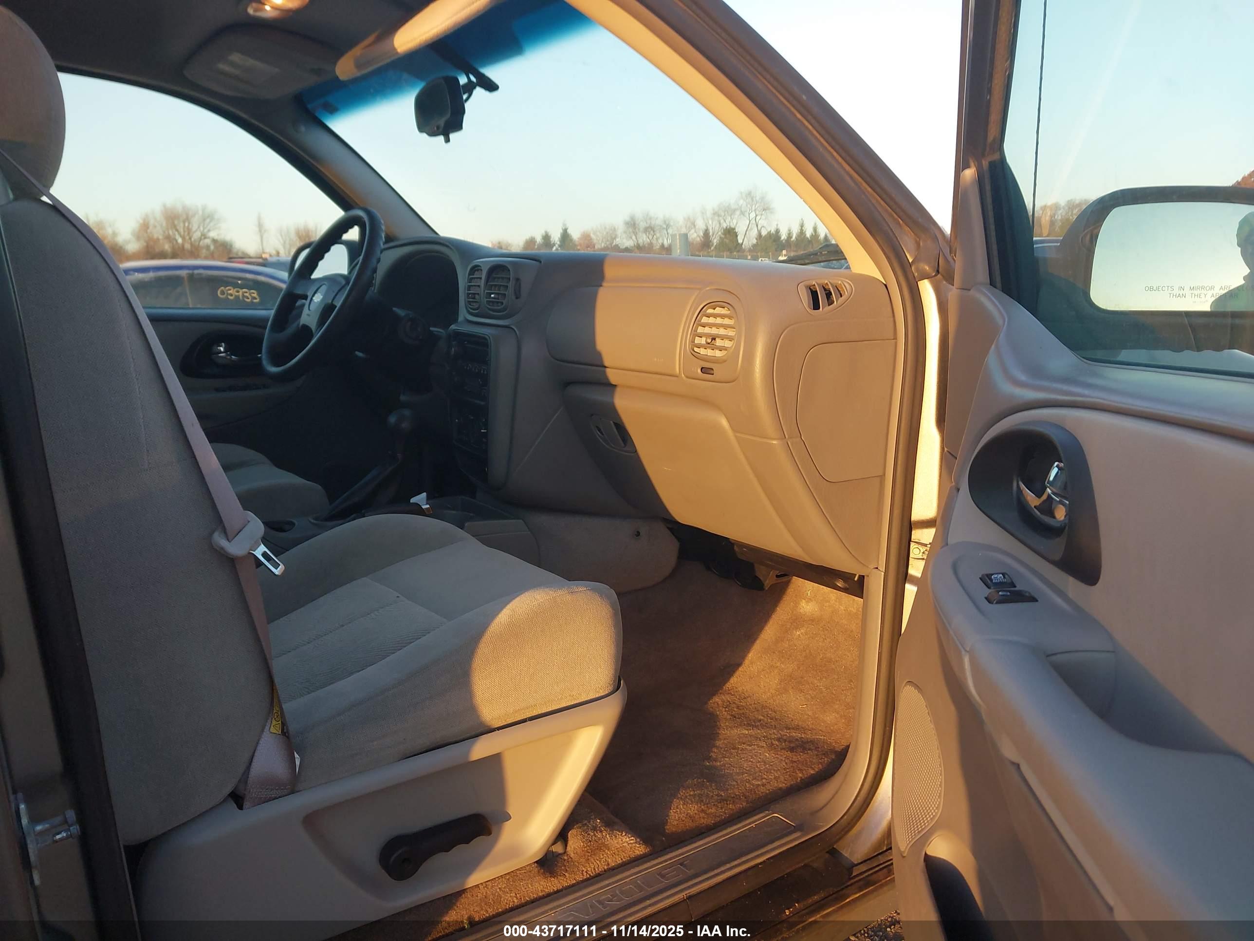 CHEVROLET TRAILBLAZER image 5