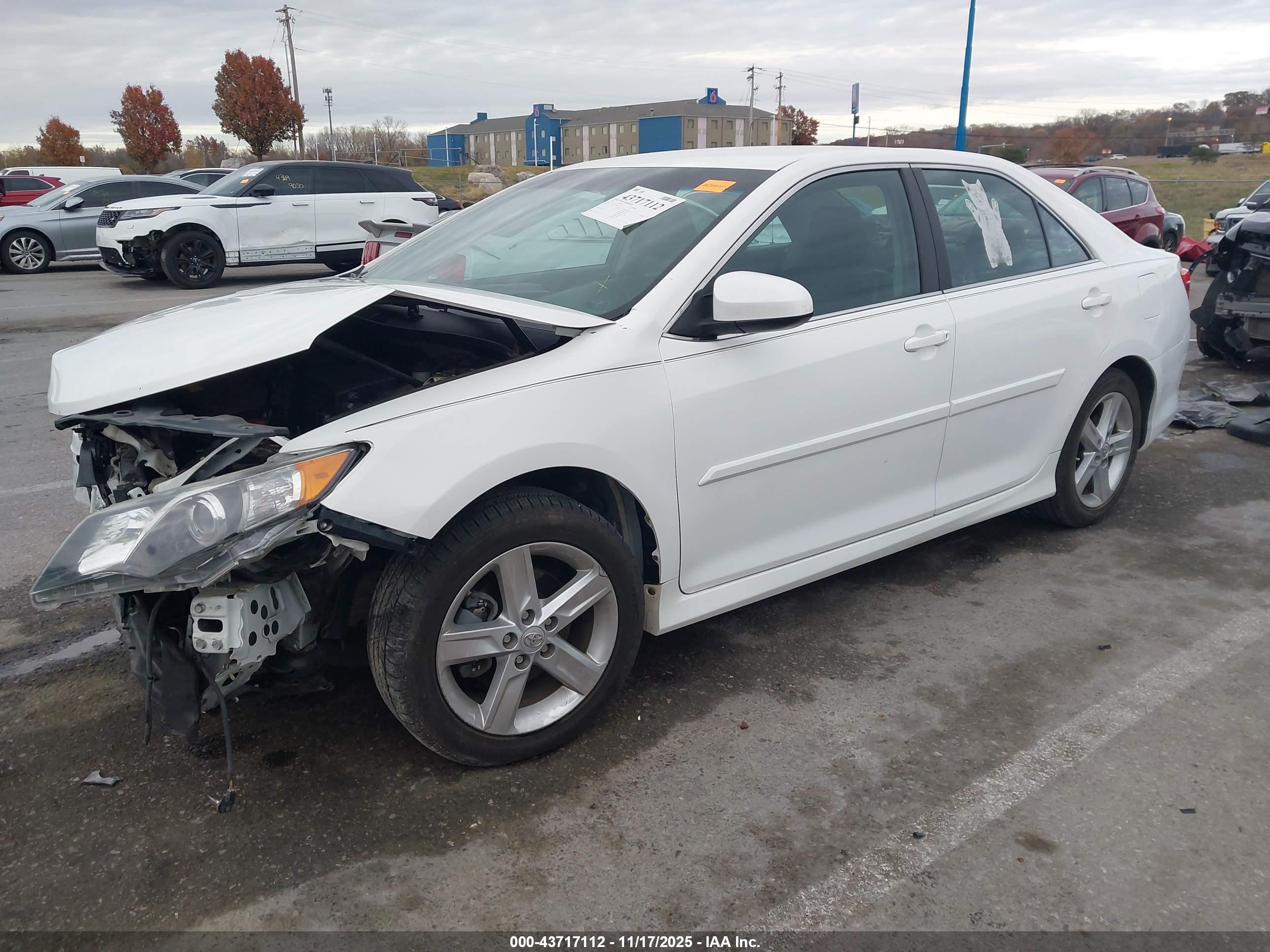 TOYOTA CAMRY image 2