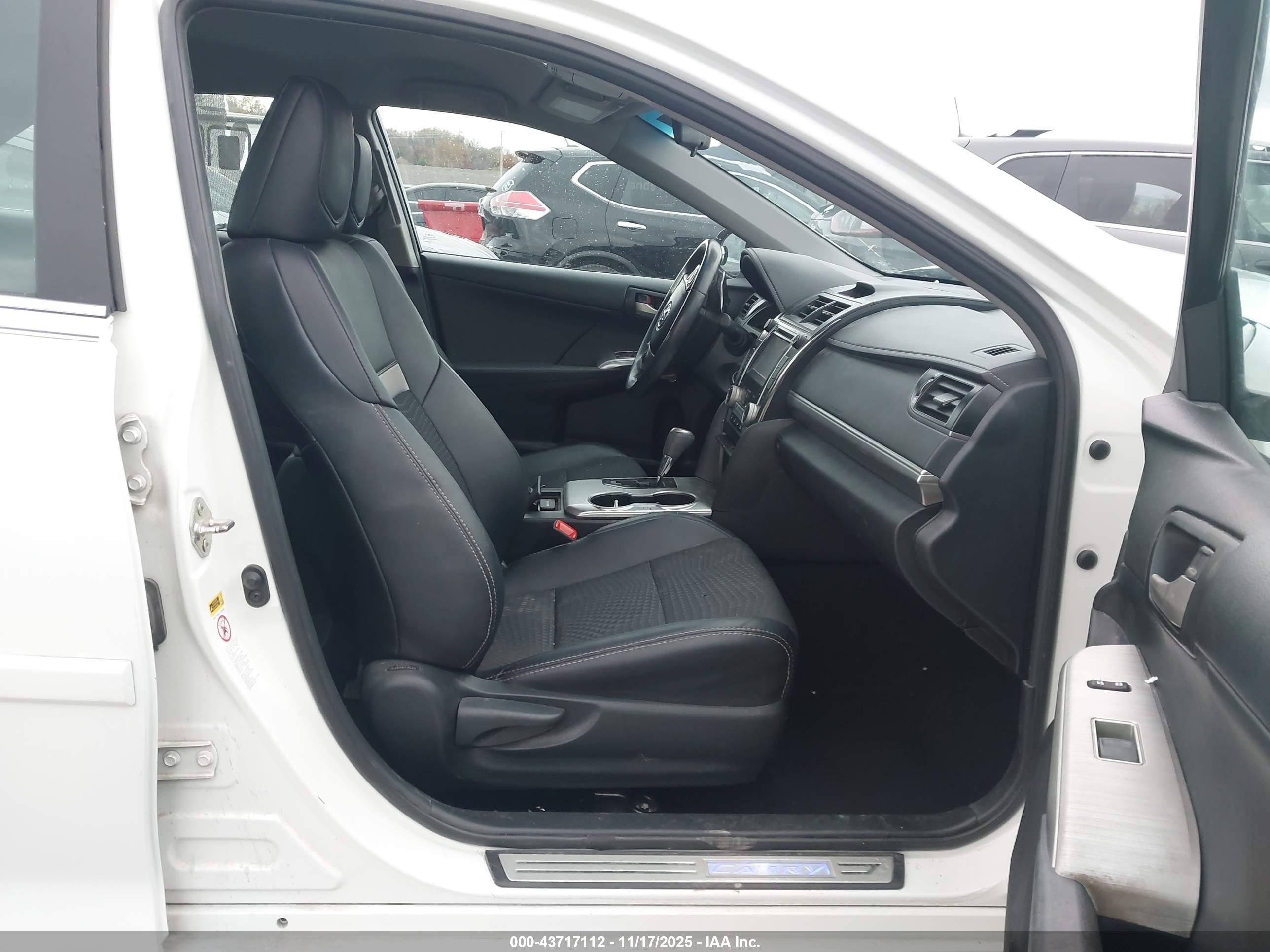 TOYOTA CAMRY image 5