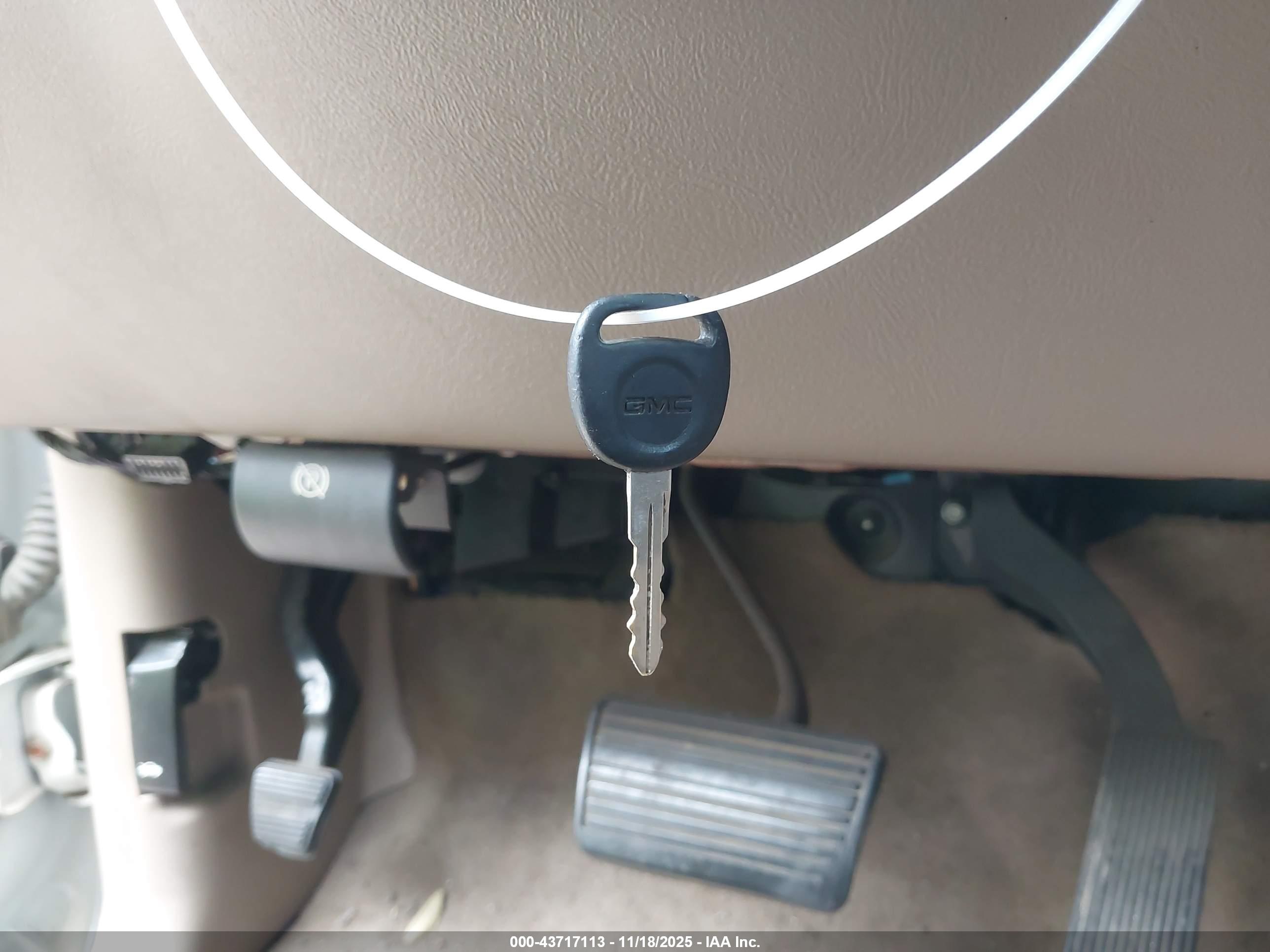 GMC YUKON image 11