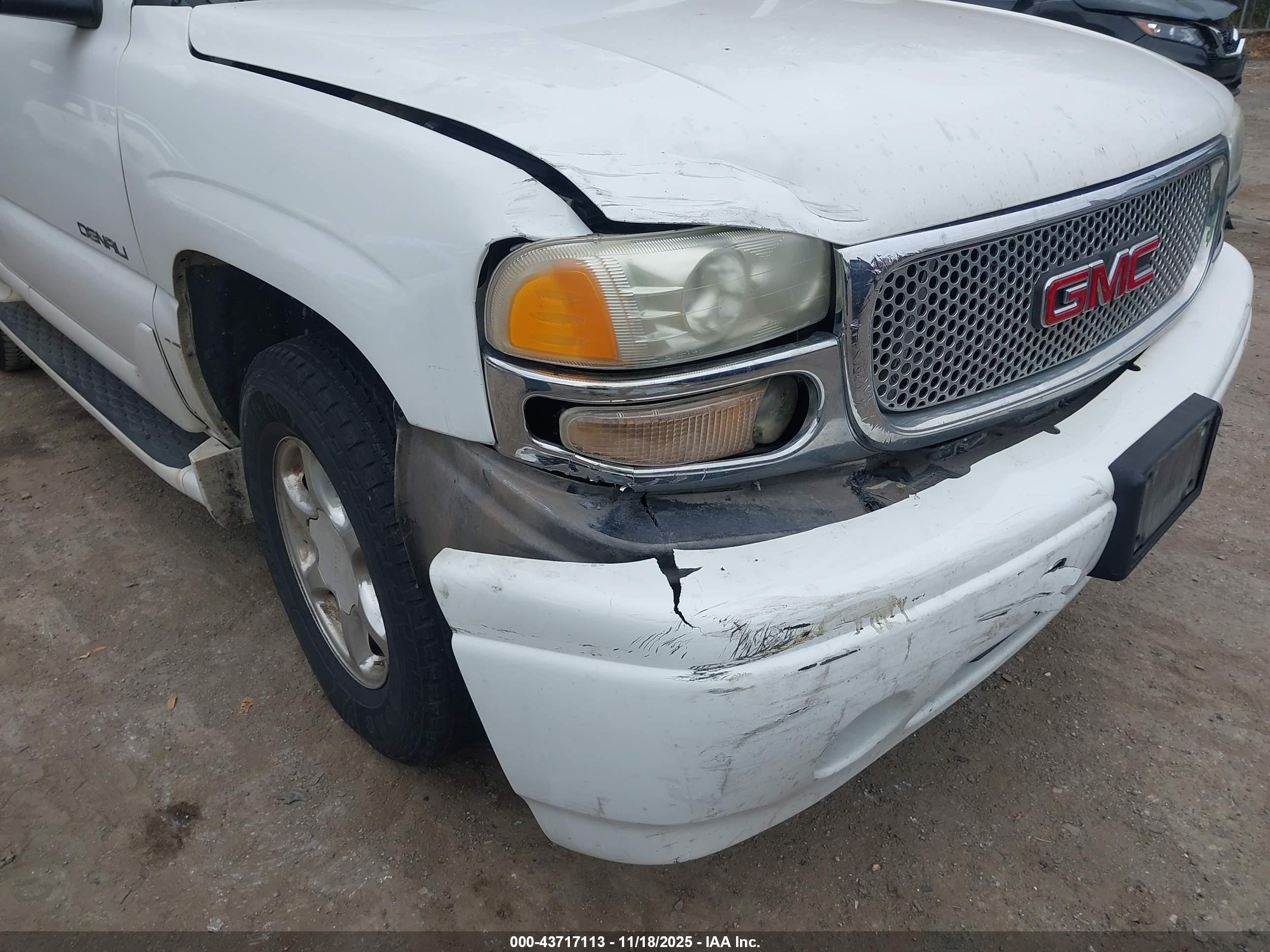 GMC YUKON image 6