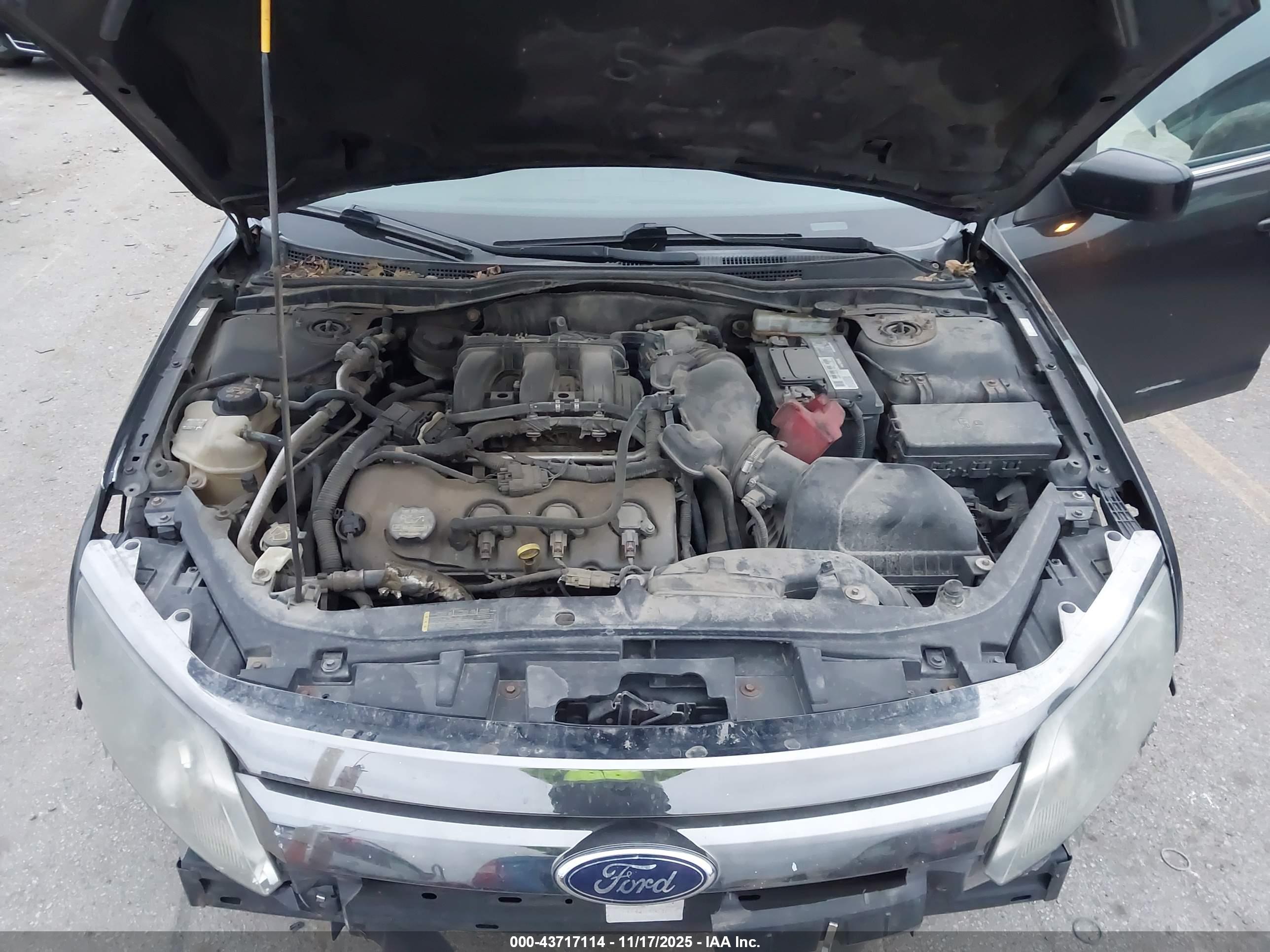 FORD FUSION image 10