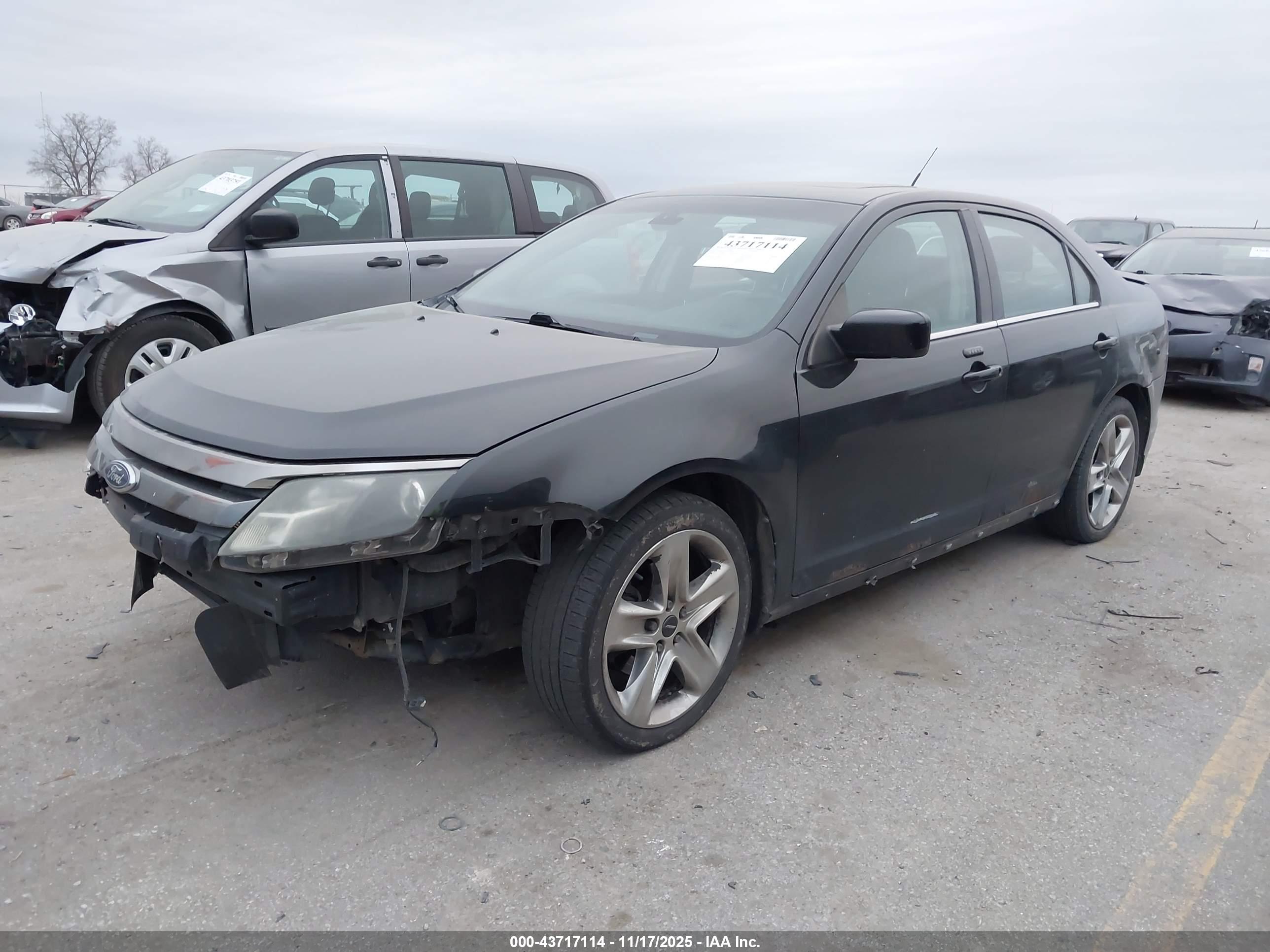FORD FUSION image 2