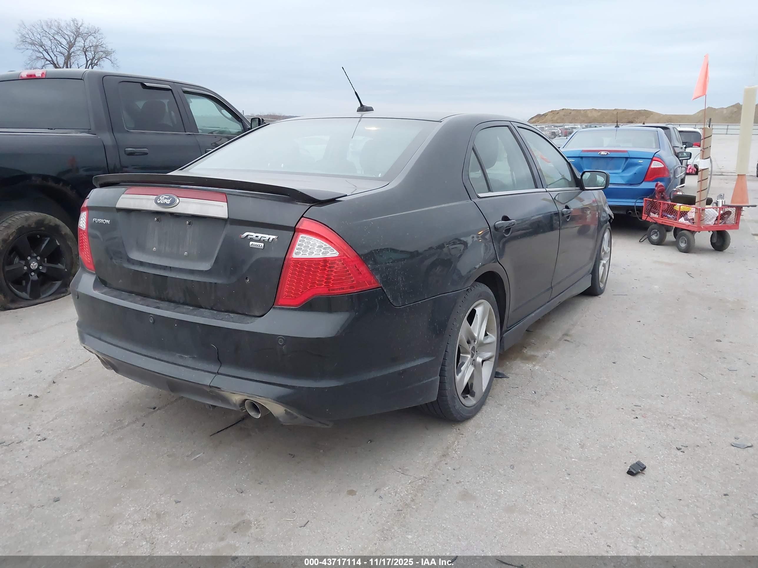 FORD FUSION image 4