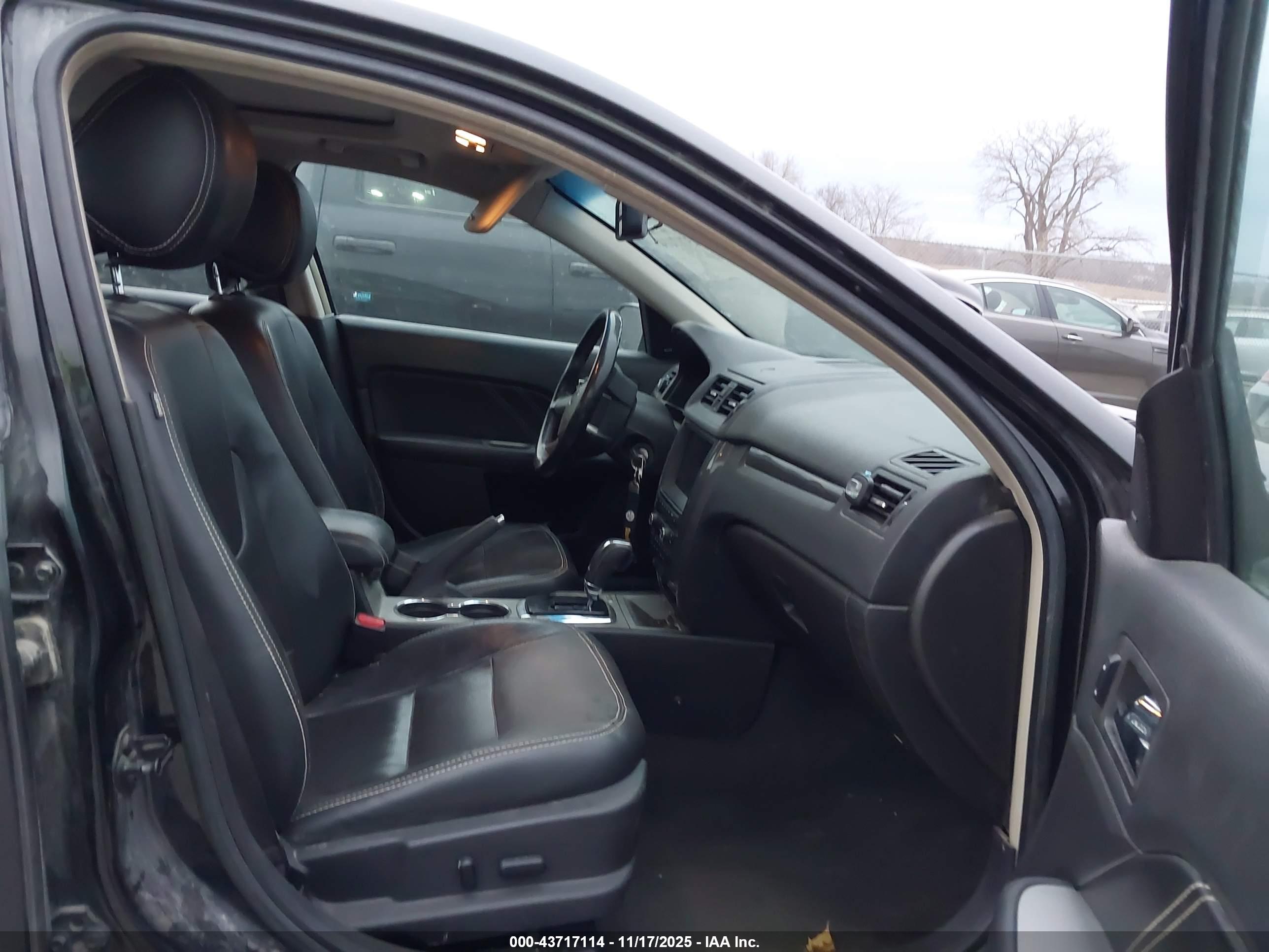 FORD FUSION image 5