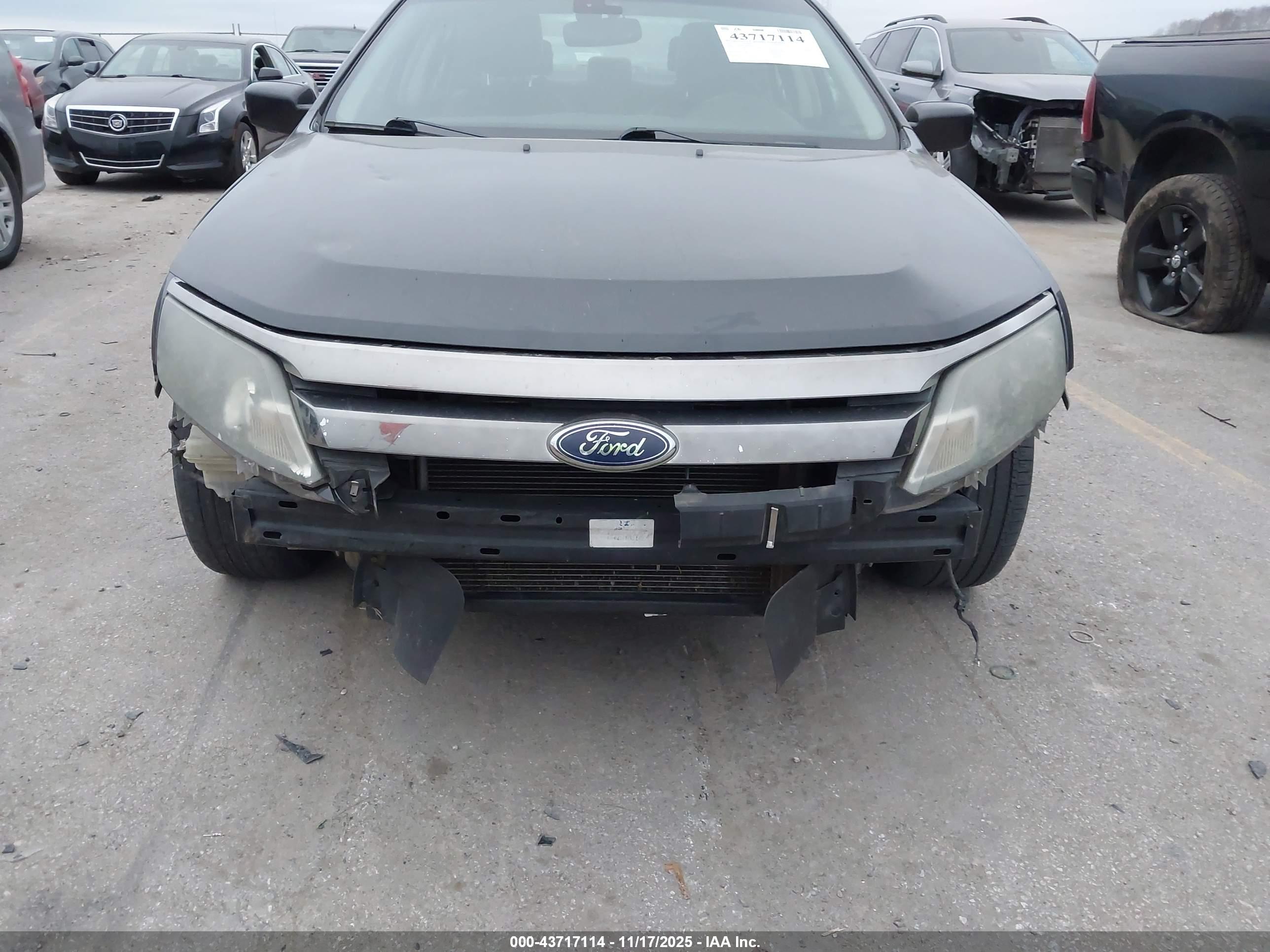 FORD FUSION image 6