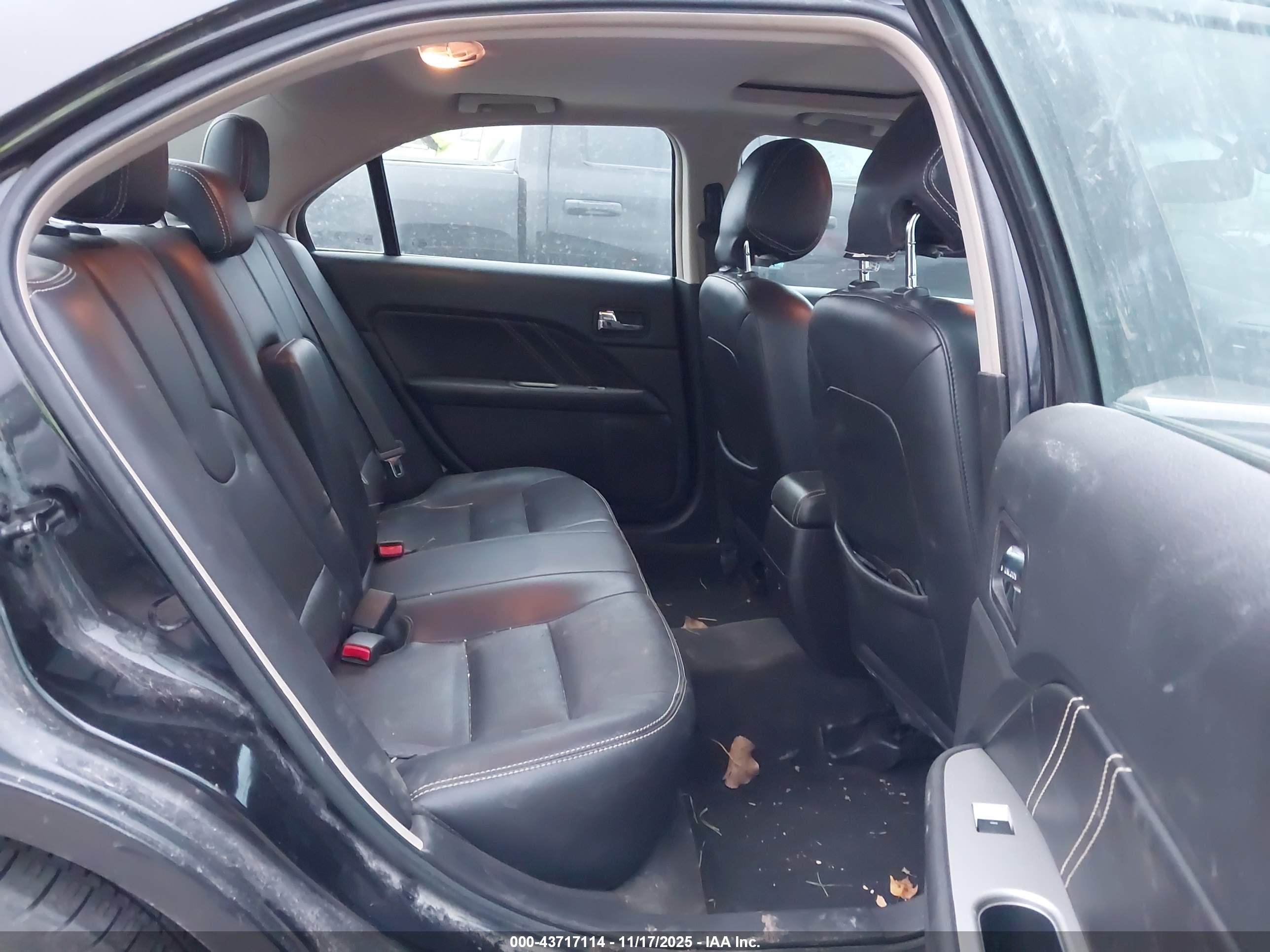 FORD FUSION image 8