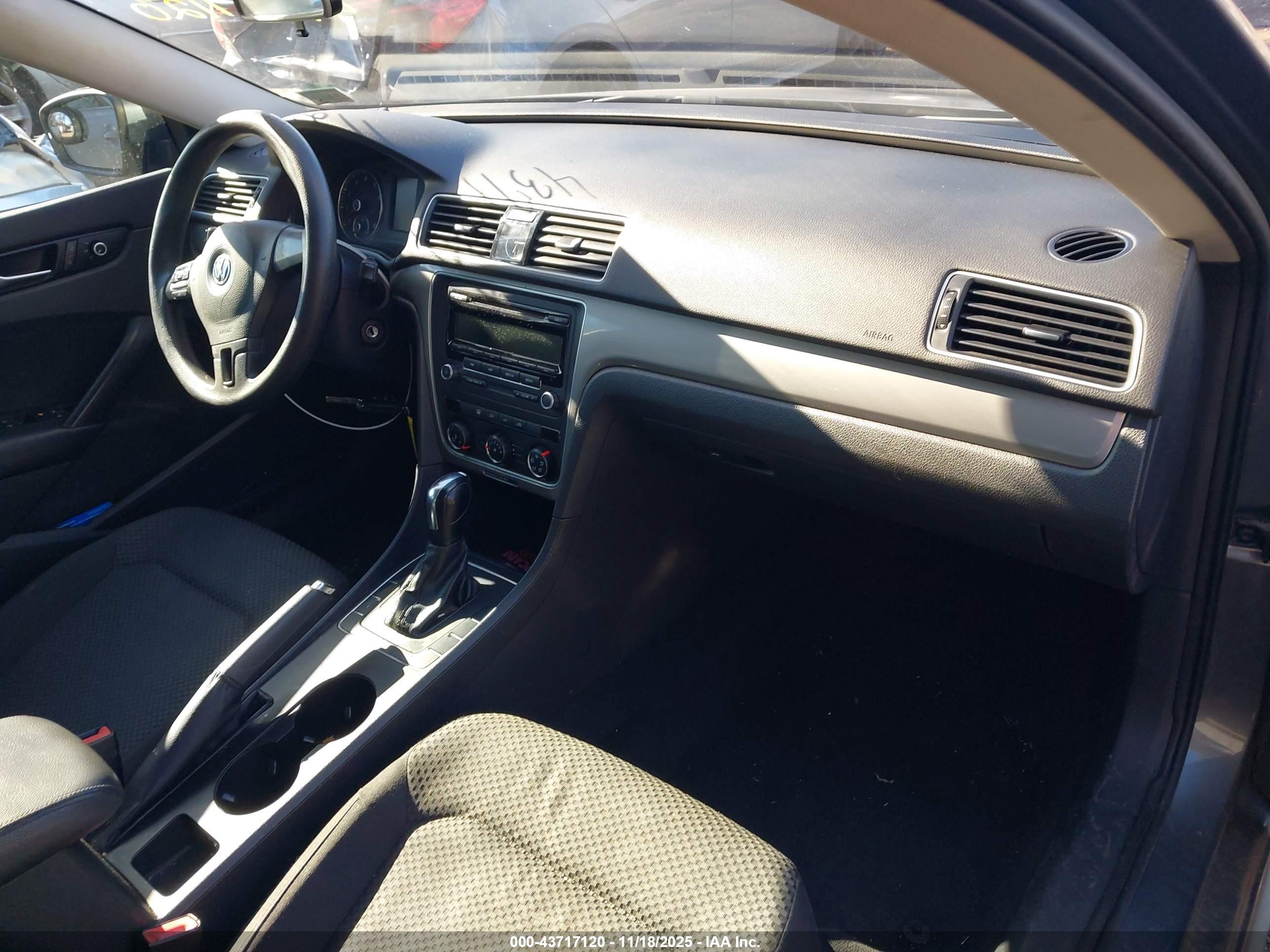 VOLKSWAGEN PASSAT image 5