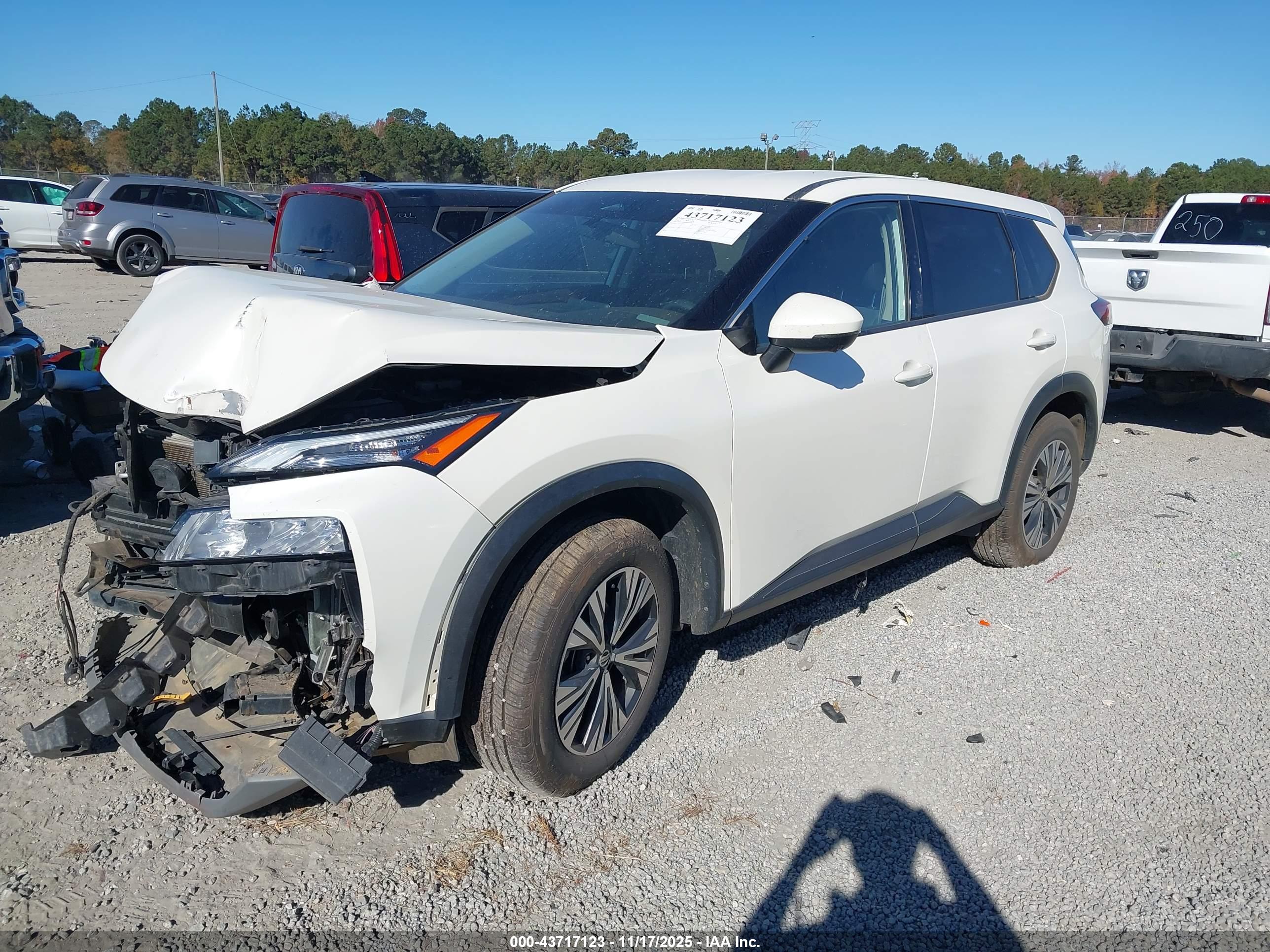 NISSAN ROGUE image 2
