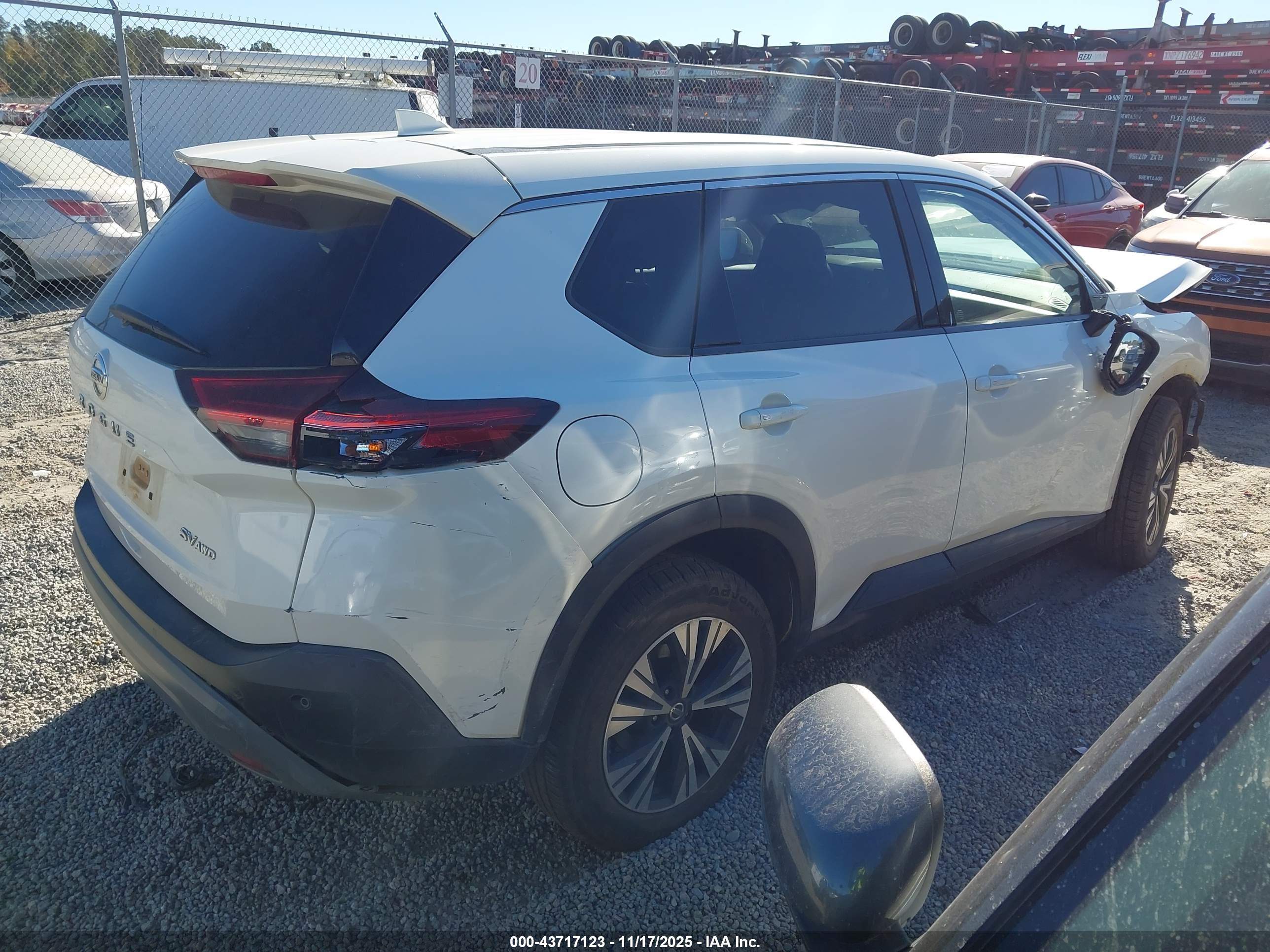 NISSAN ROGUE image 4