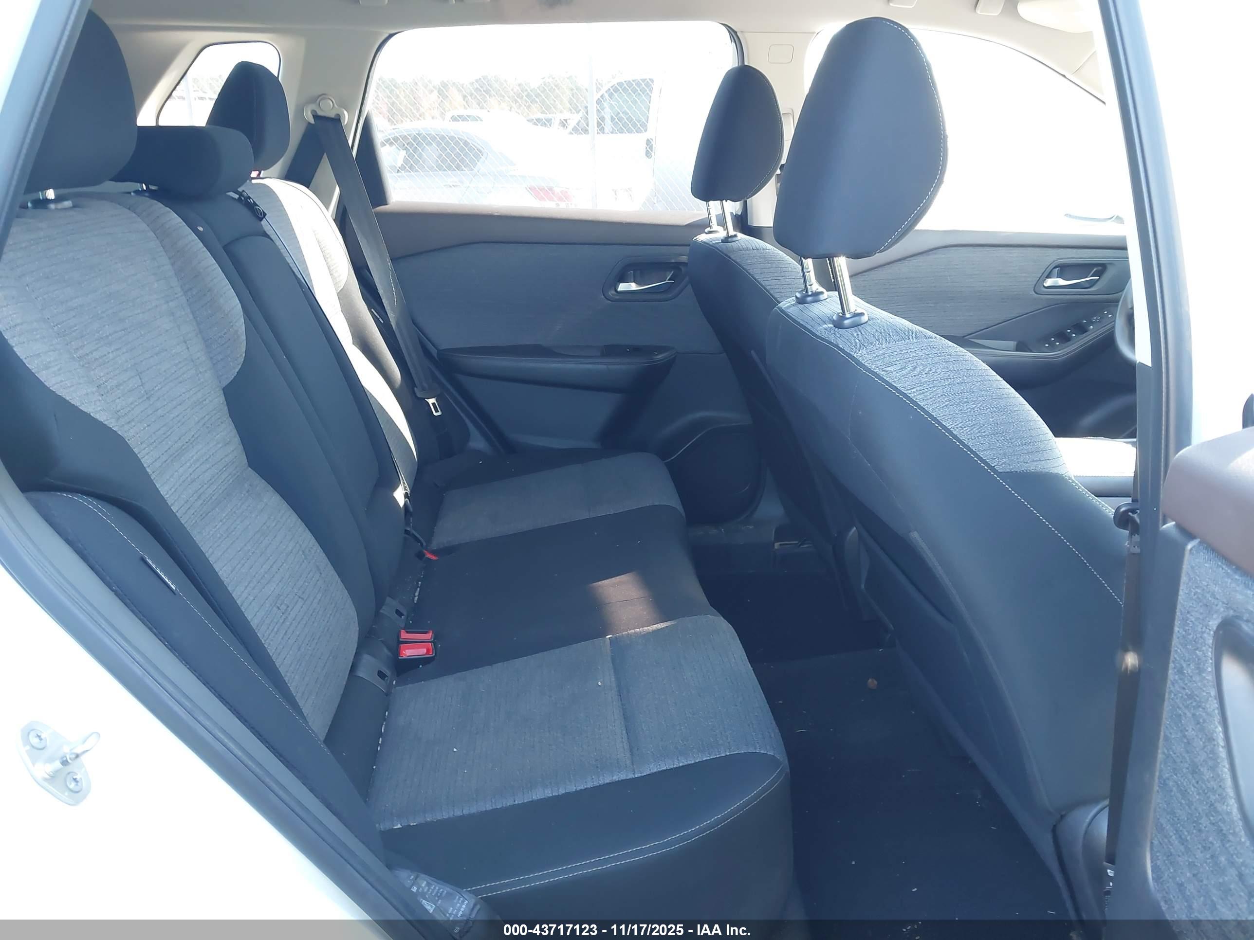 NISSAN ROGUE image 8
