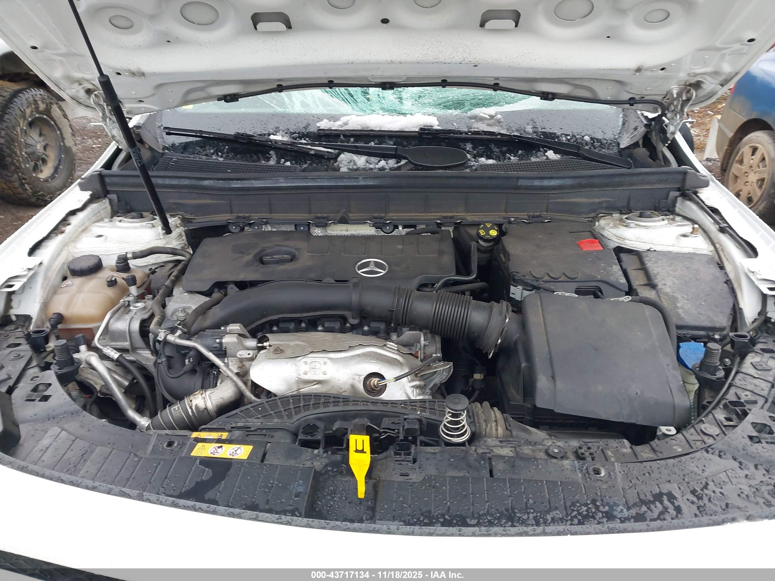 MERCEDES-BENZ GLB image 10