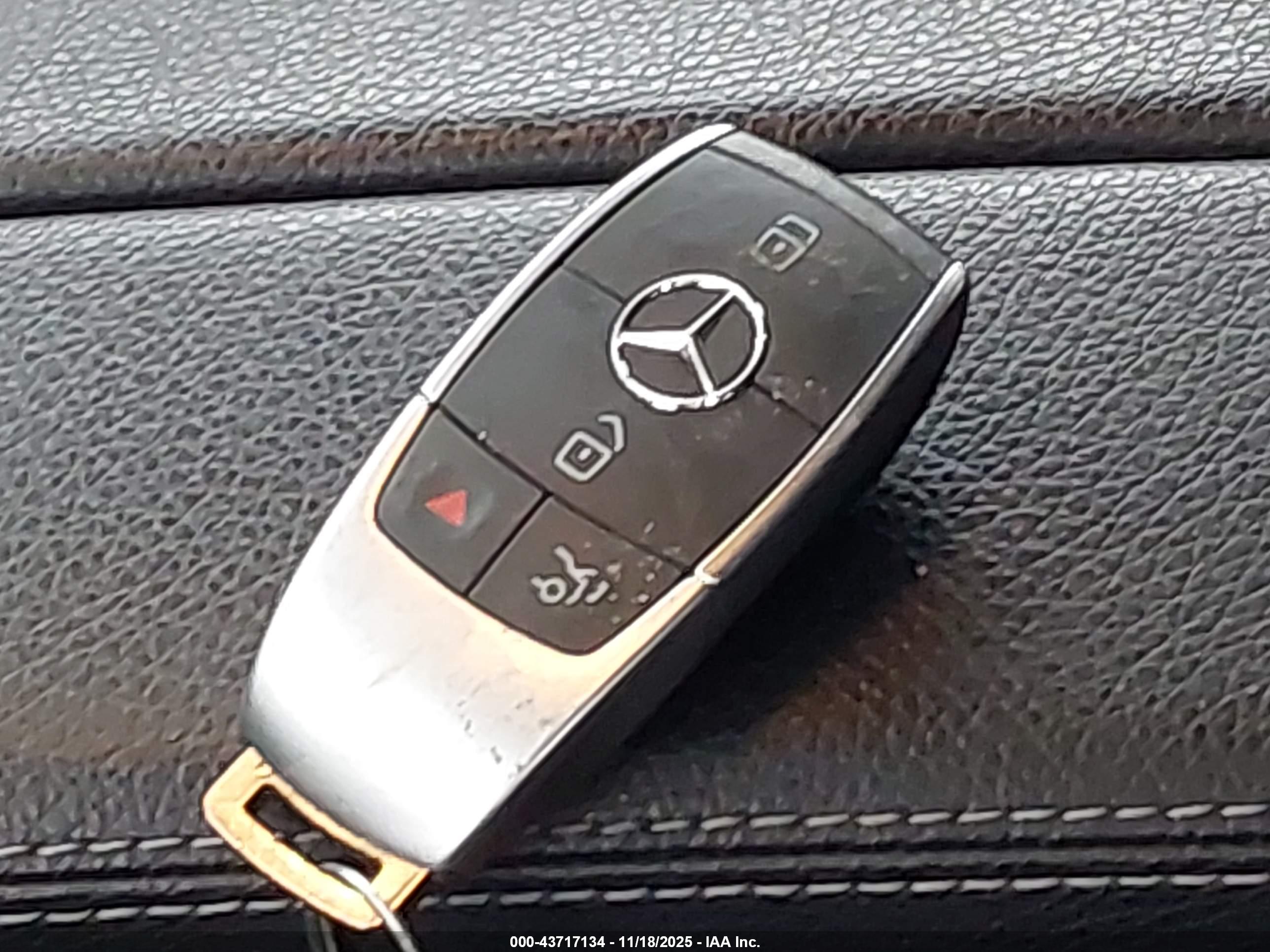 MERCEDES-BENZ GLB image 11