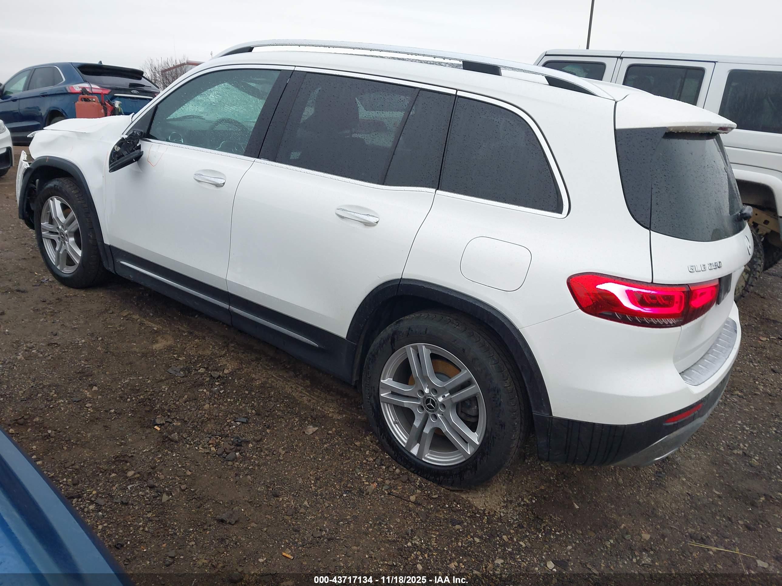 MERCEDES-BENZ GLB image 3