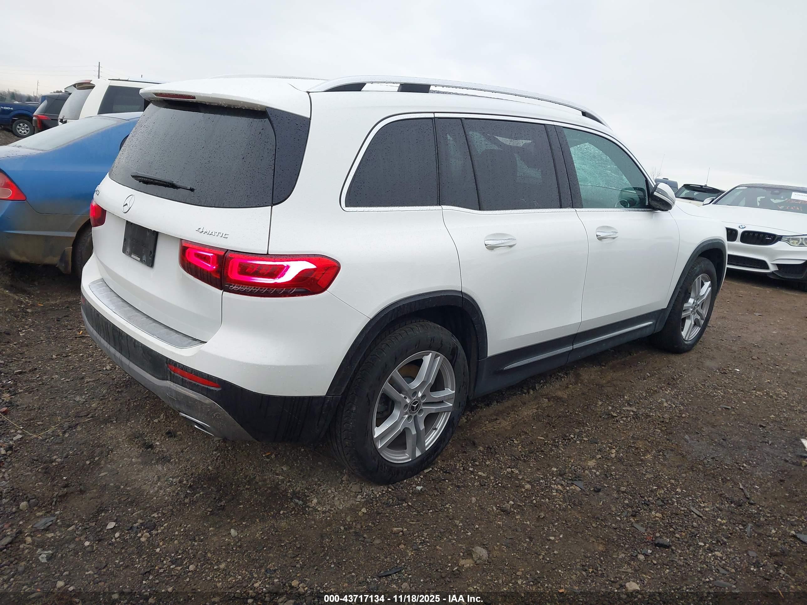 MERCEDES-BENZ GLB image 4