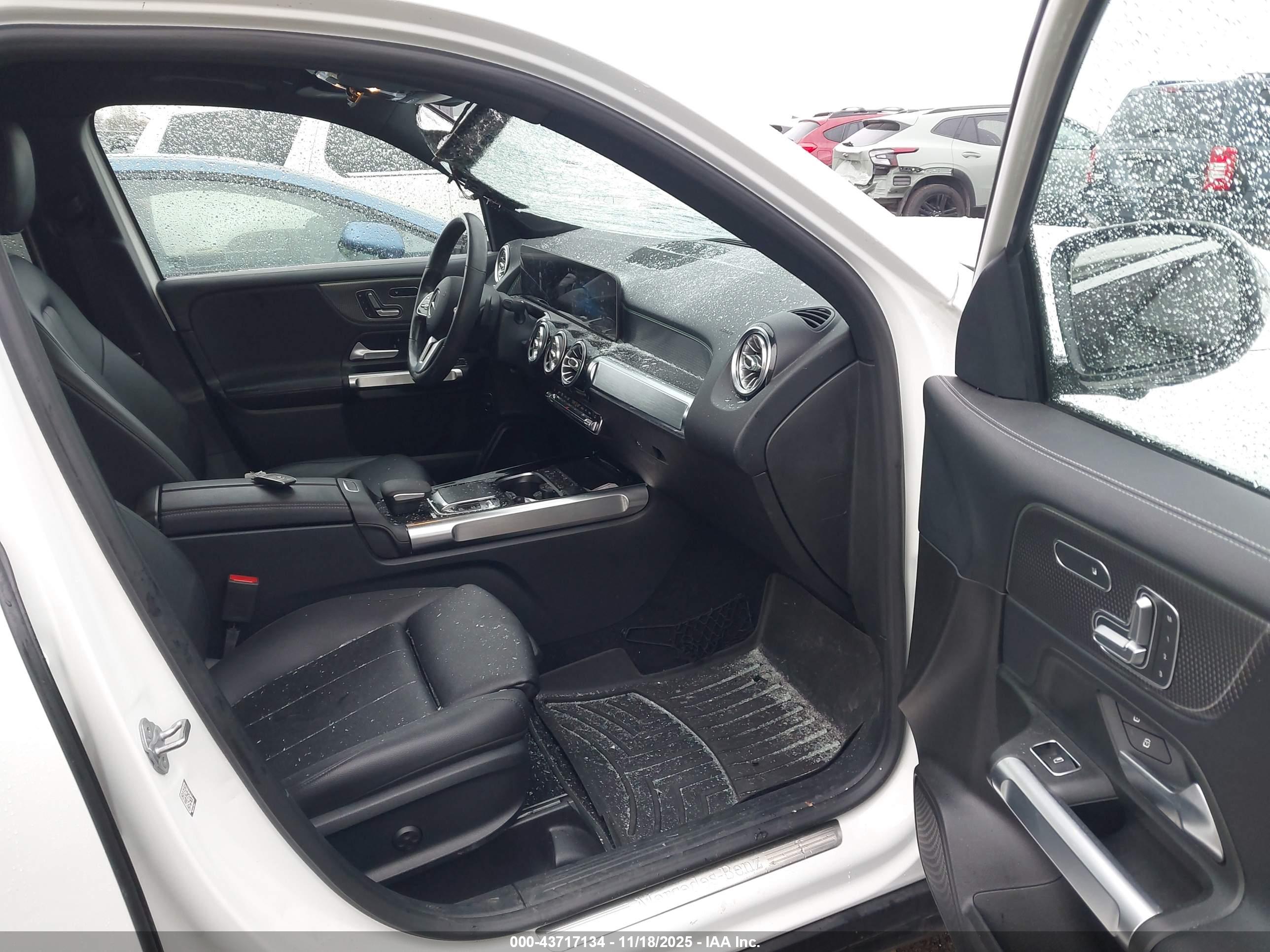 MERCEDES-BENZ GLB image 5
