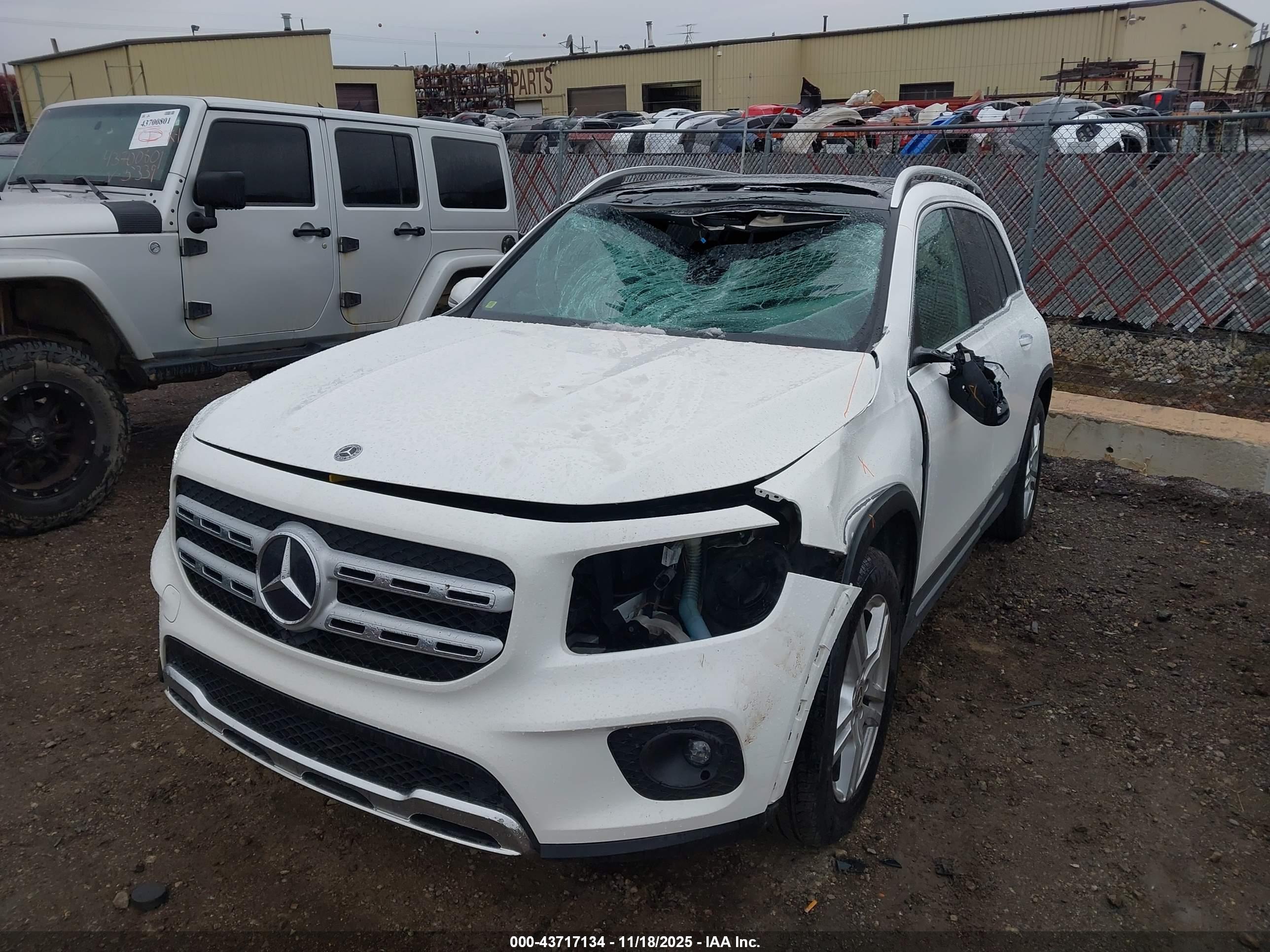 MERCEDES-BENZ GLB image 6